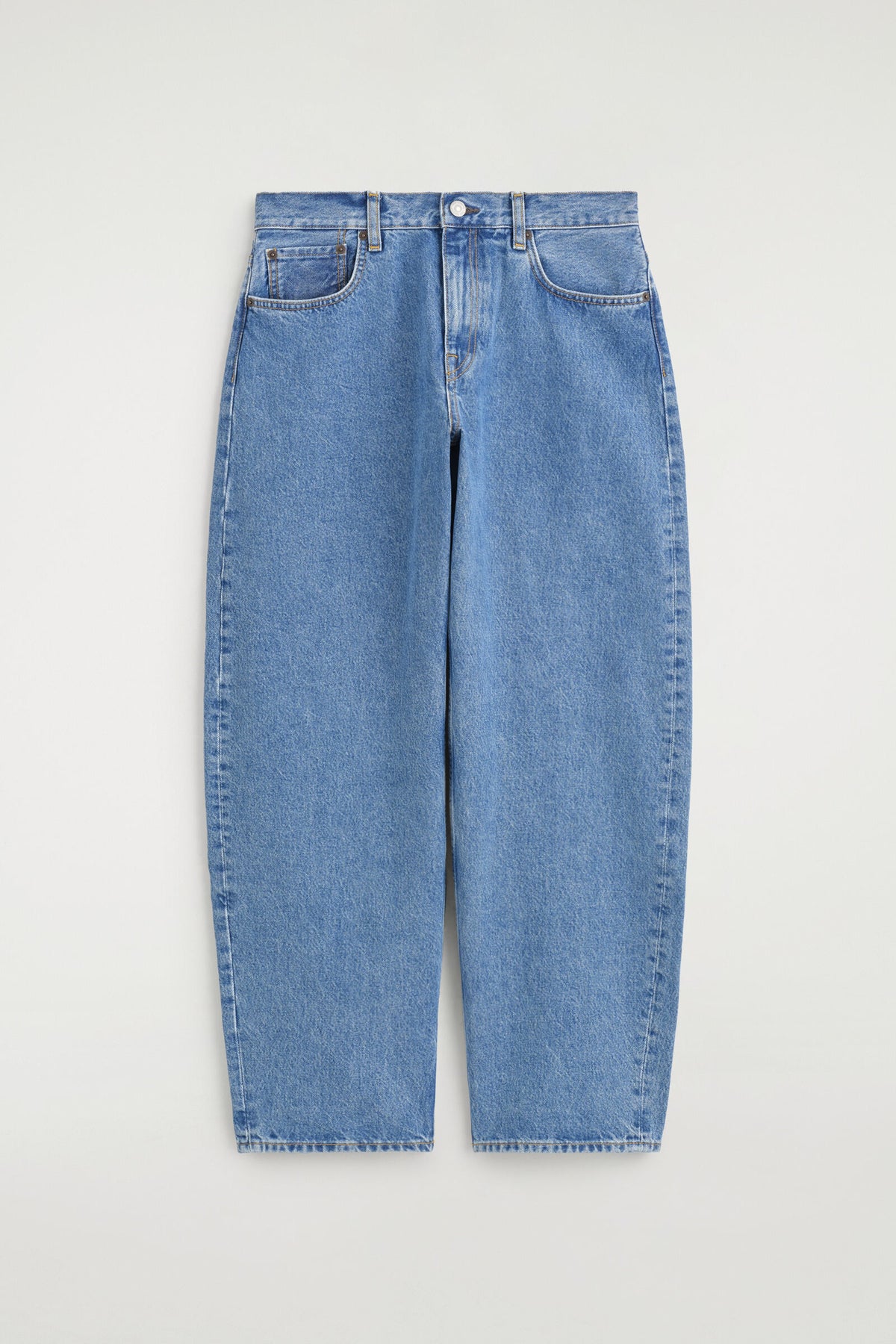 JEANS DE PIERNA CURVA - AZUL | DescriptiveStillLife