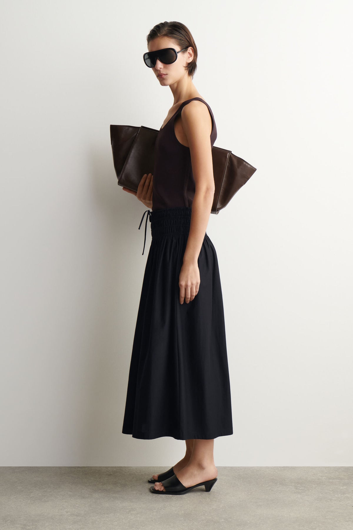 FALDA MIDI CON CINTURA FRUNCIDA - NEGRO
