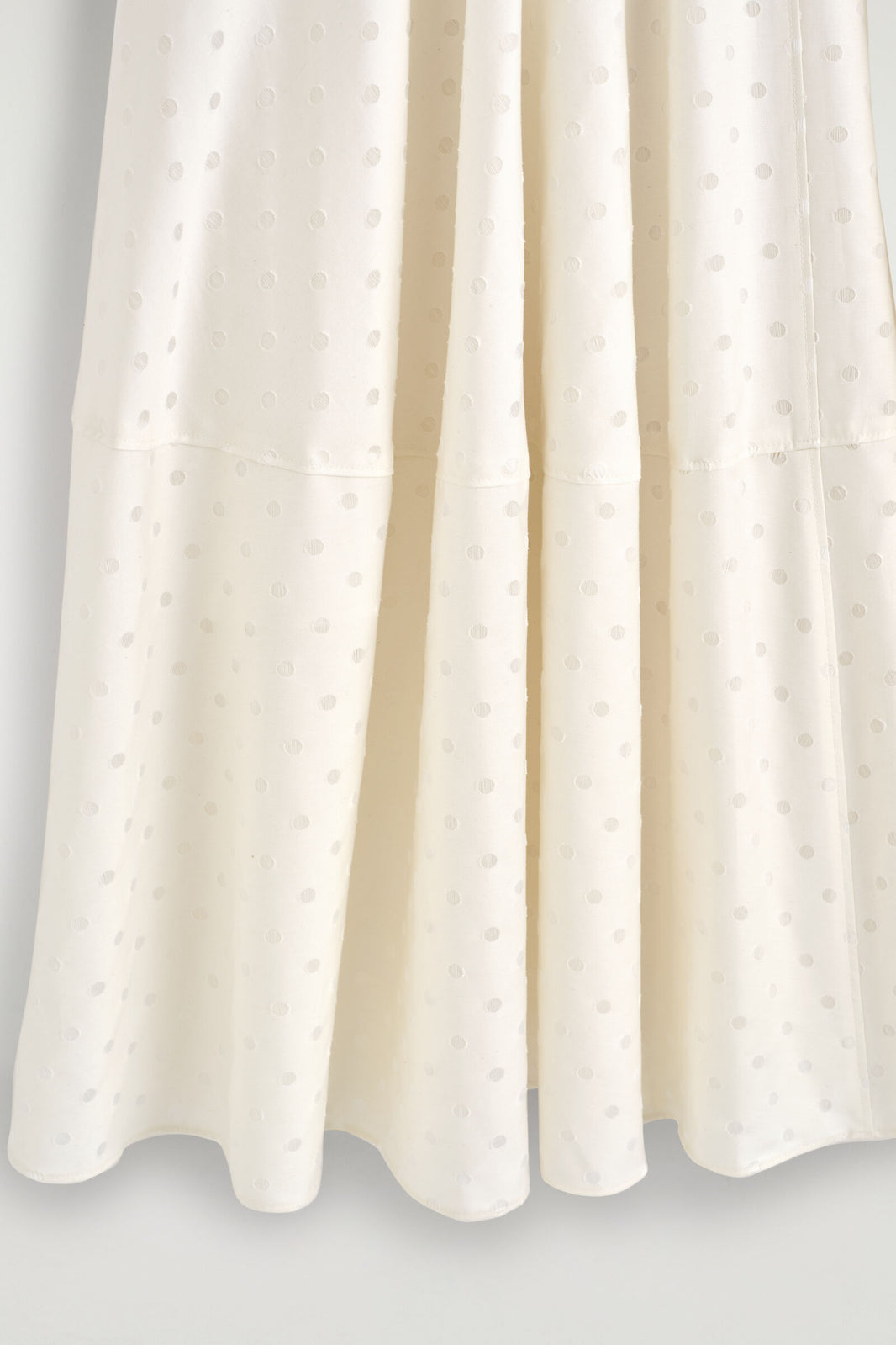 FALDA MIDI DE ALGODÓN JACQUARD DE LUNARES - BLANCO / LUNARES | DescriptiveDetail