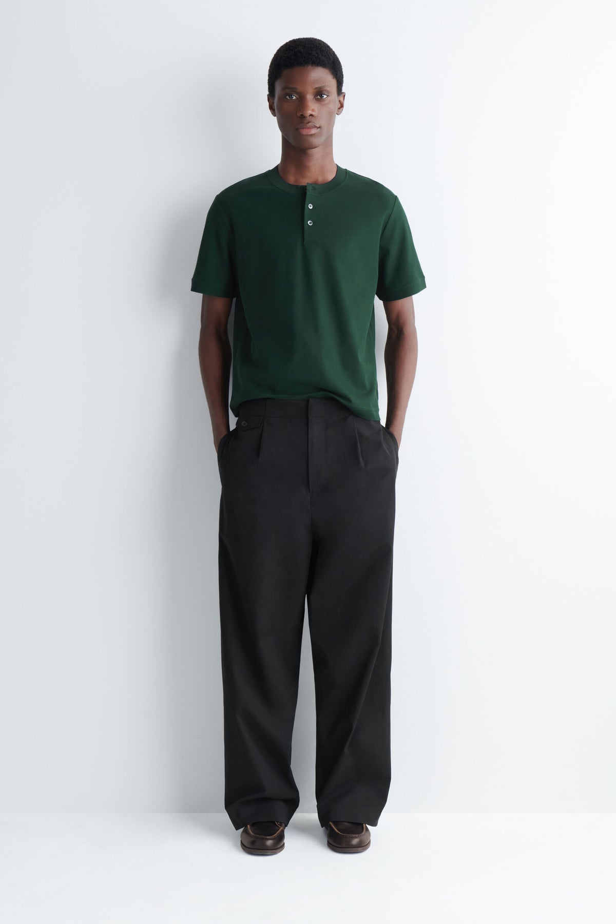 CAMISETA HENLEY DE ALGODÓN PIQUÉ CON CONTRASTE - VERDE BOSQUE