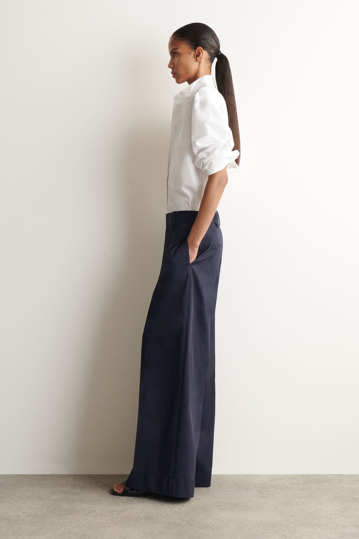 PANTALONES DE ALGODÓN-TWILL DE PIERNA ANCHA CON DOBLADILLO - MARINO