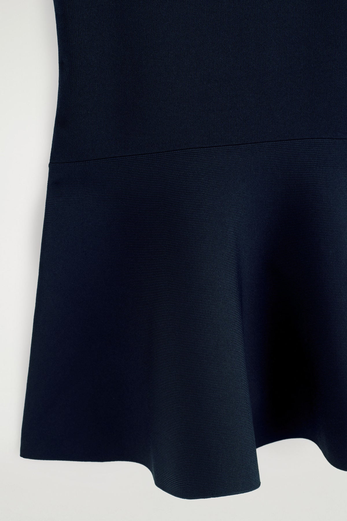 VESTIDO MINI TEJIDO ACAMPANADO - AZUL MARINO | DescriptiveDetail