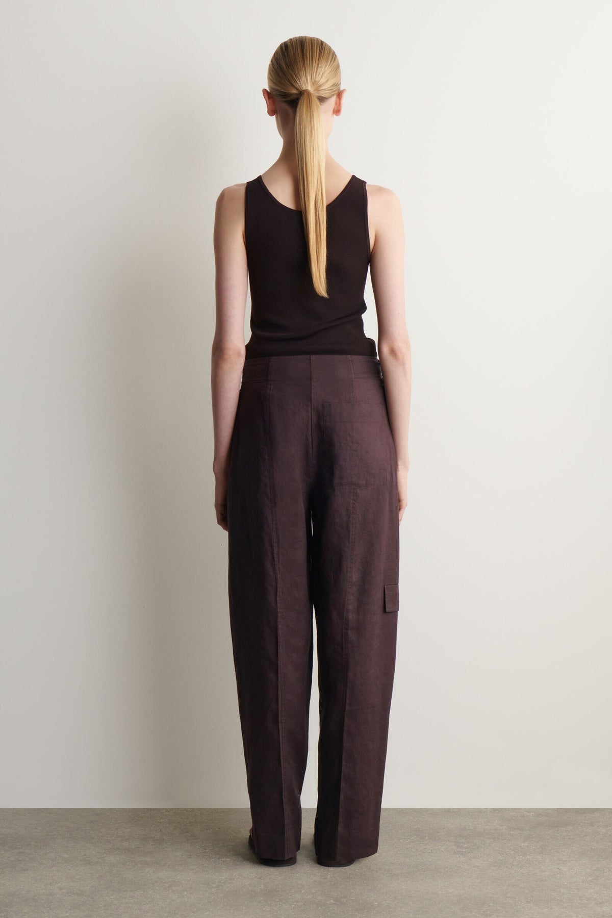 PANTALONES DE LINO DE PIERNA BARREL CON CINTURÓN - VINO - StillMedia/Lookbook