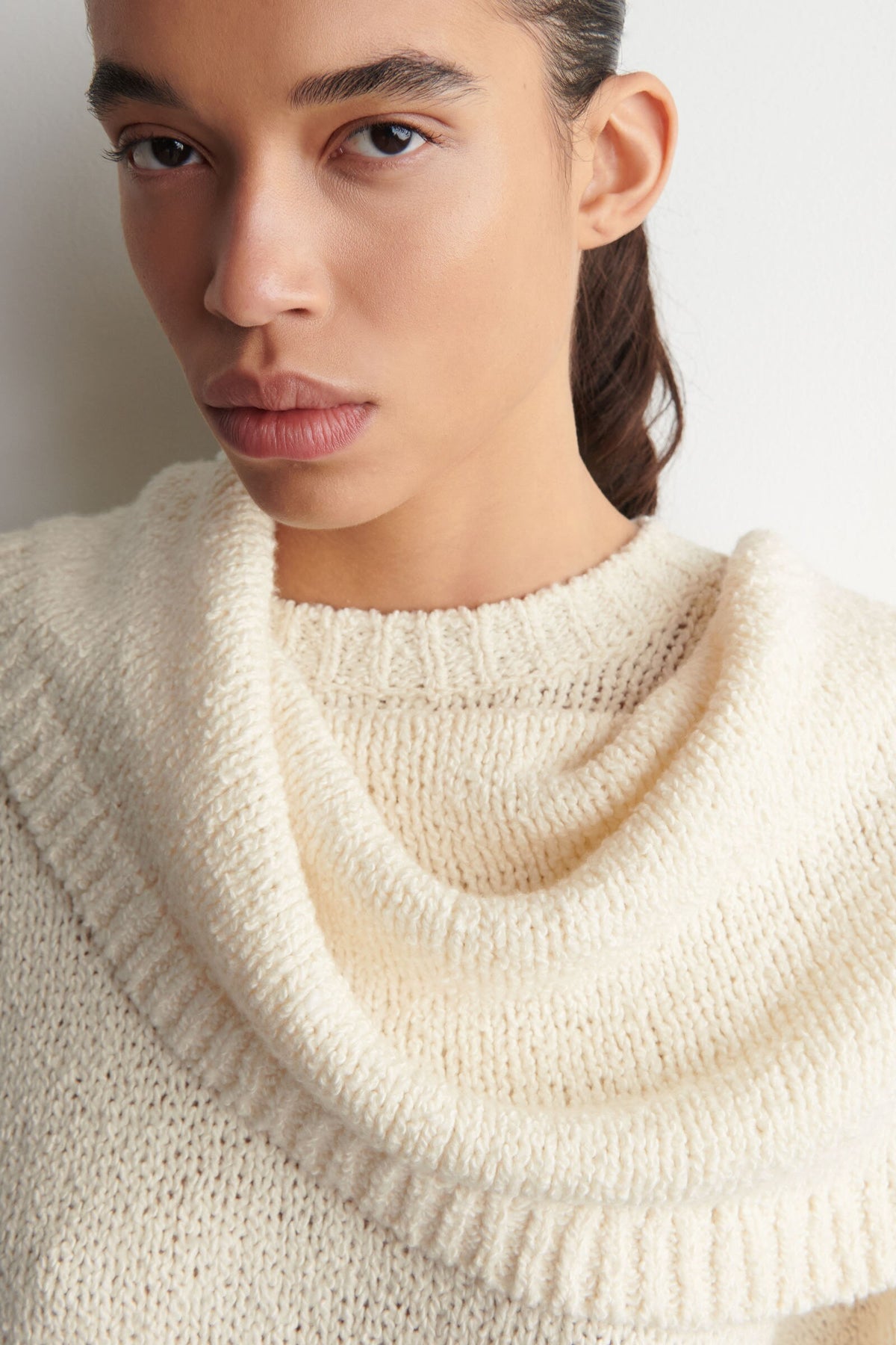 SUÉTER DE LANA MERINO-CASHMERE CON CHAL EN CAPAS - BLANCO - StillMedia/Lookbook