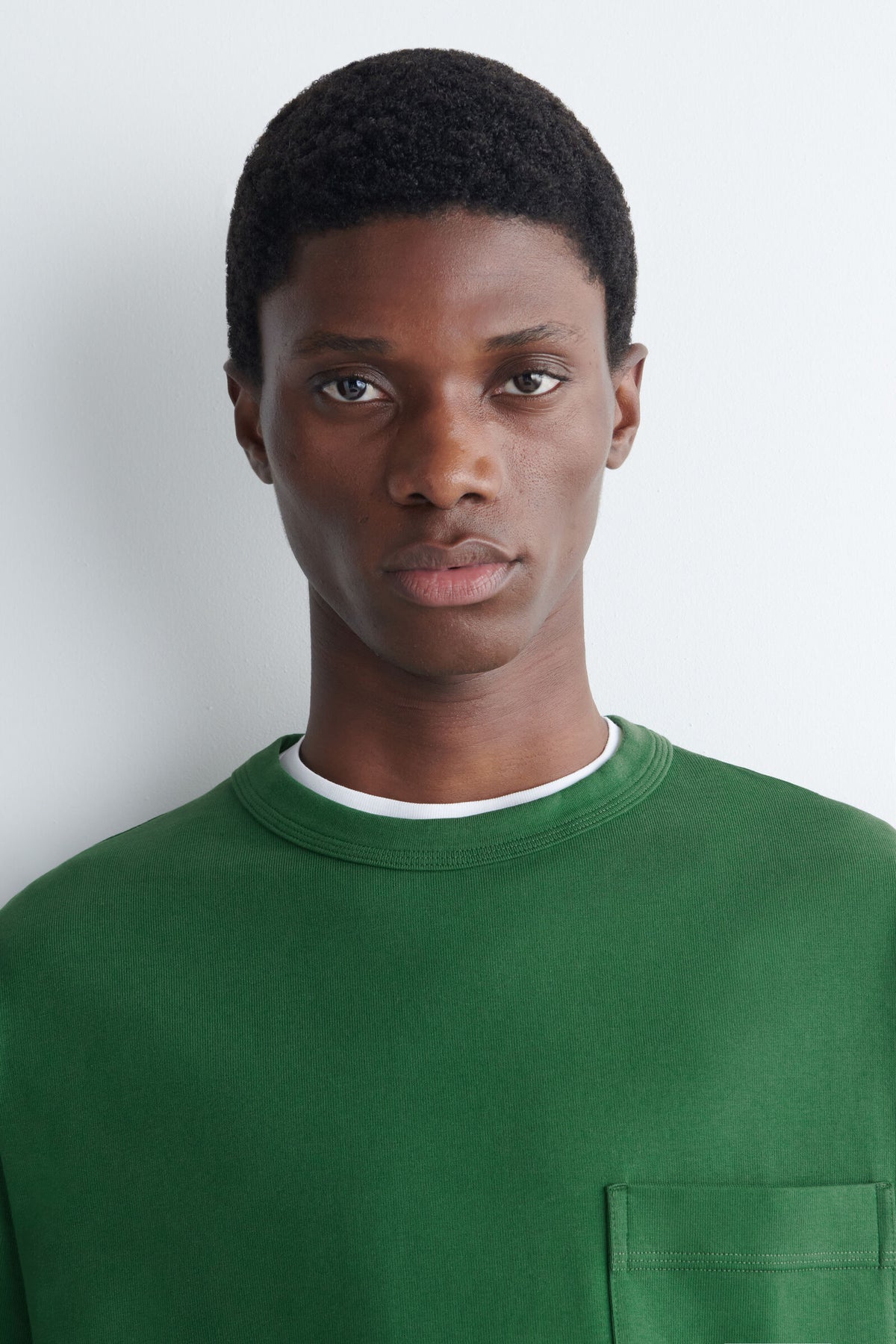 CAMISETA OVERSIZE CON BOLSILLOS - VERDE OSCURO