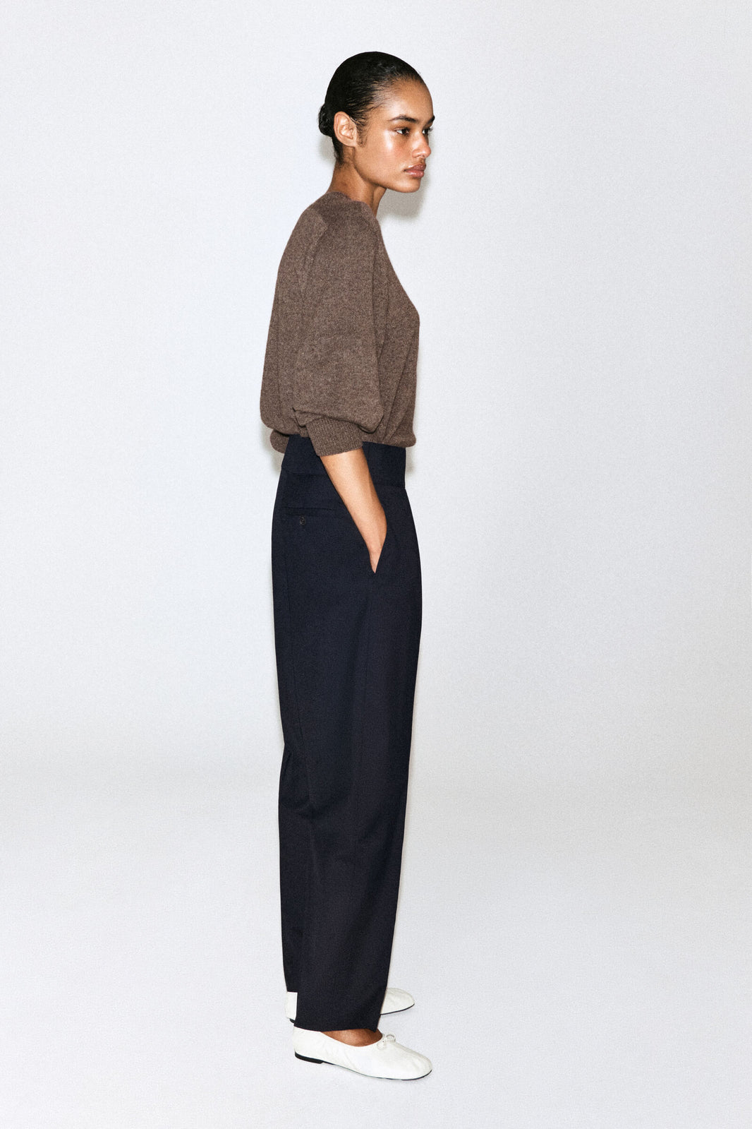 PANTALONES DE PIERNA BARREL CON FAJÍN - AZUL MARINO