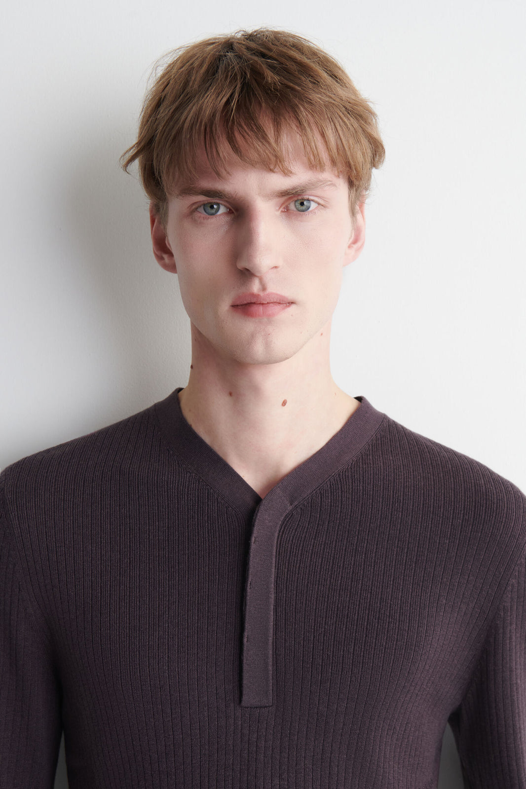 TOP HENLEY DE PUNTO ACANALADO - CAOBA