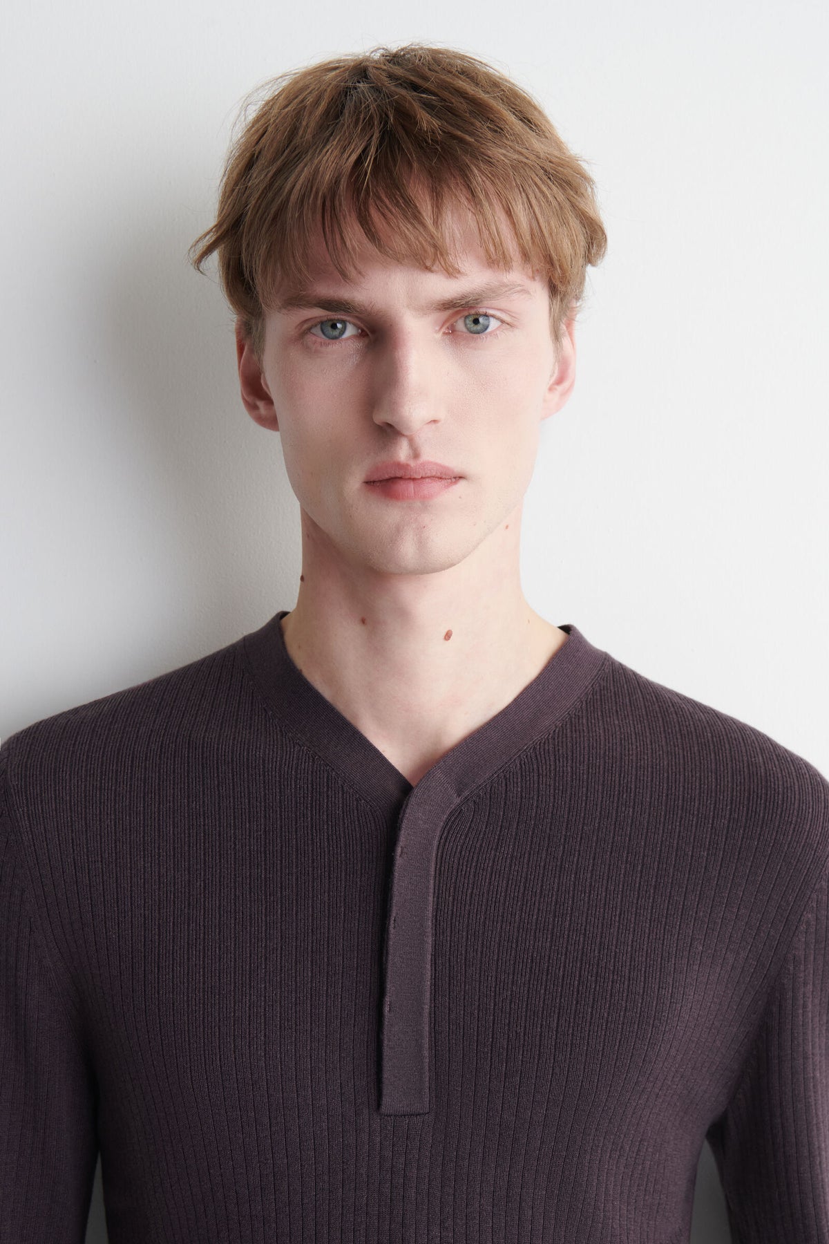 TOP HENLEY DE PUNTO ACANALADO - CAOBA