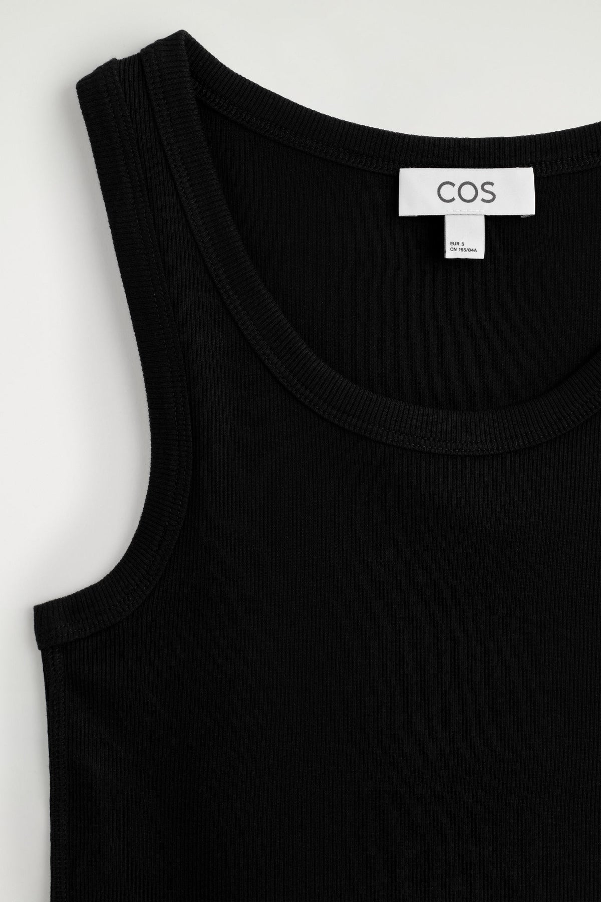 TOP DE ALGODÓN ACANALADO - NEGRO | DescriptiveDetail