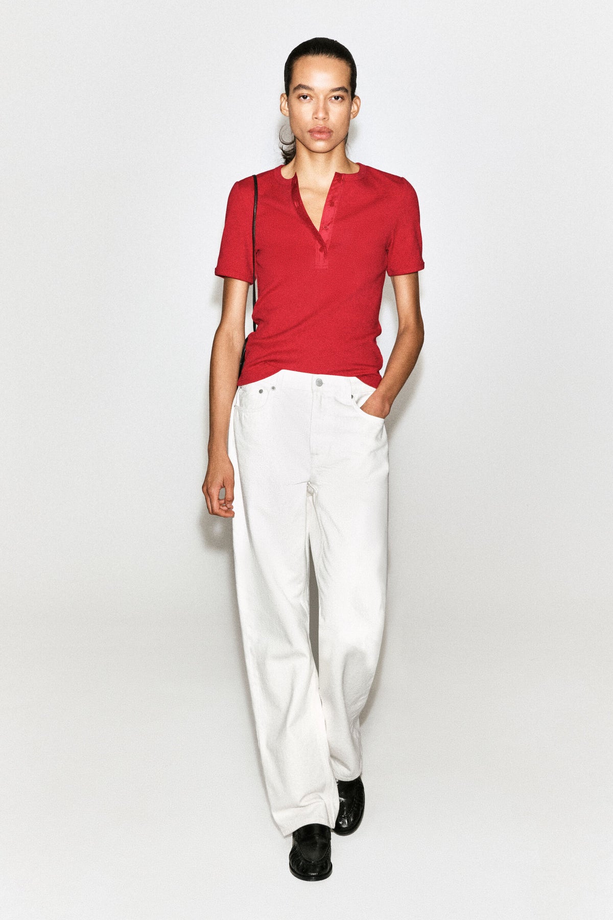 CAMISETA HENLEY ACANALADA - ROJO