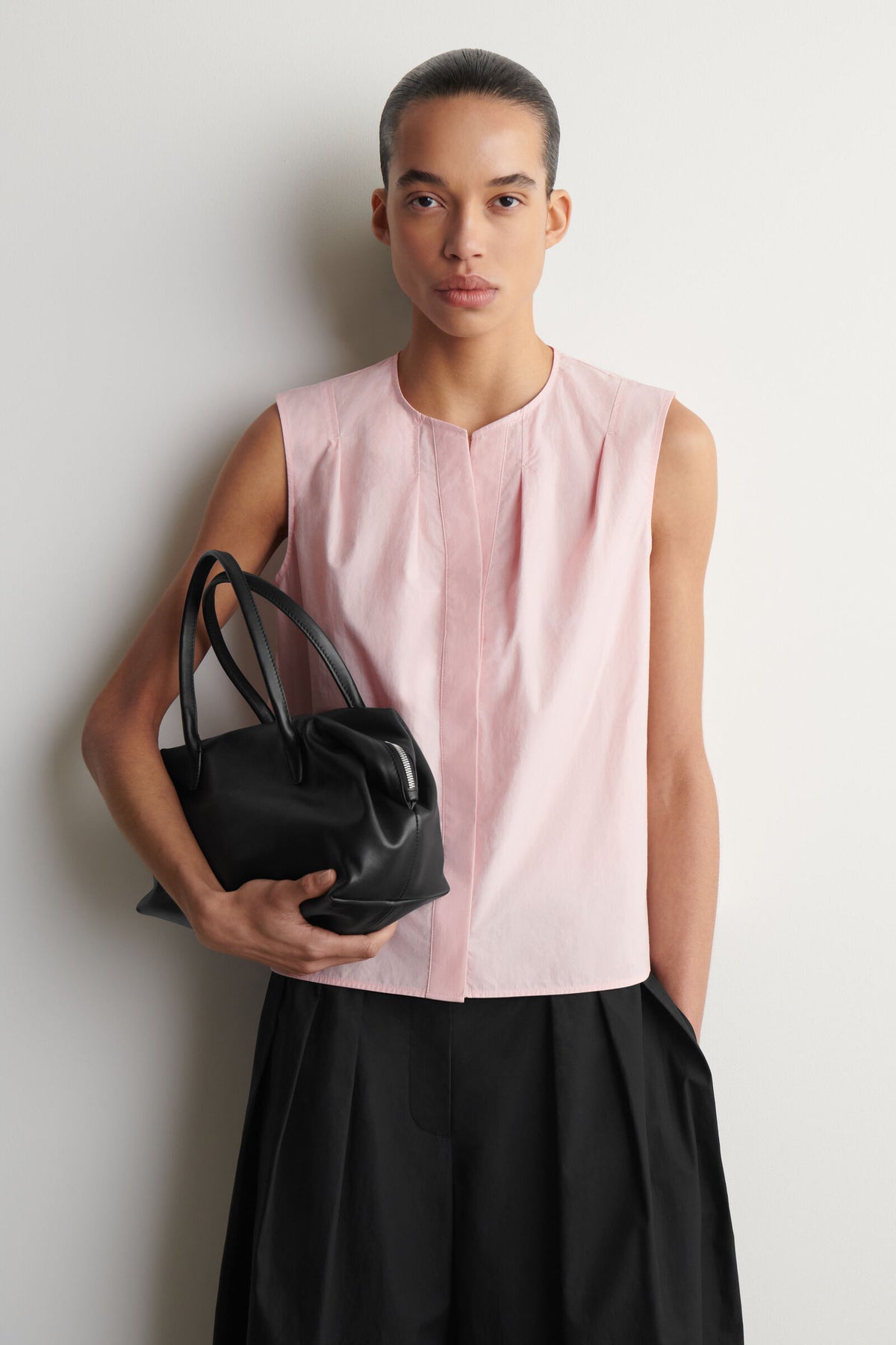 BLUSA SIN MANGAS CON PLIEGUES - ROSADO