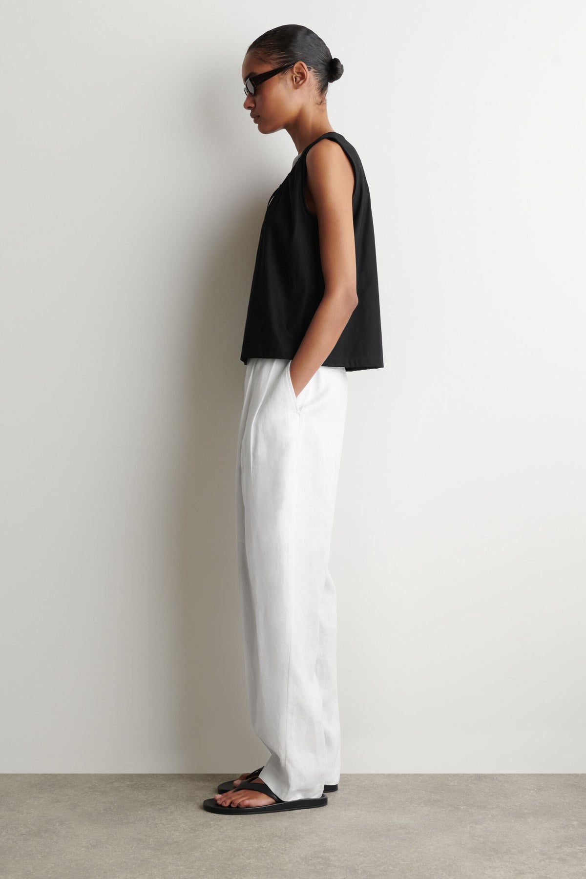 CAMISETA DE JERSEY CON CUELLO FRUNCIDO - NEGRO