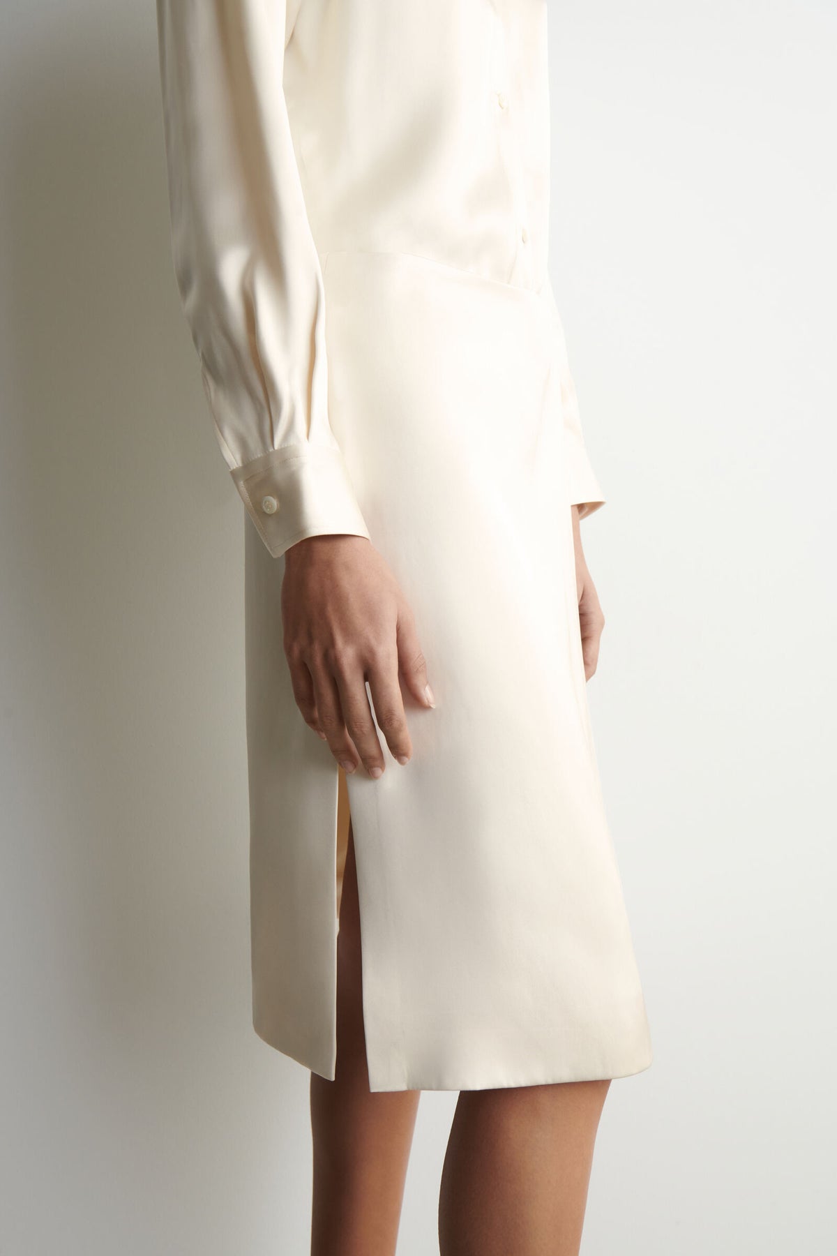 FALDA SATINADA ENVOLVENTE - BLANCO - StillMedia/Lookbook