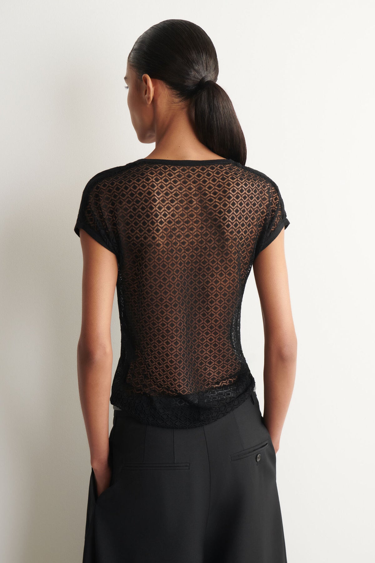 CAMISETA DE ENCAJE CON TEJIDO DIAMANTE - NEGRO