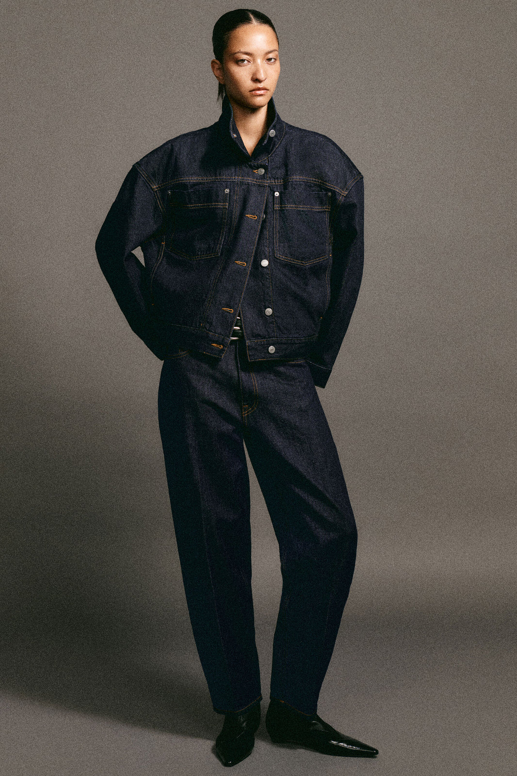 JEANS UMBRA DE PIERNA TAPERED - ÍNDIGO | Lookbook