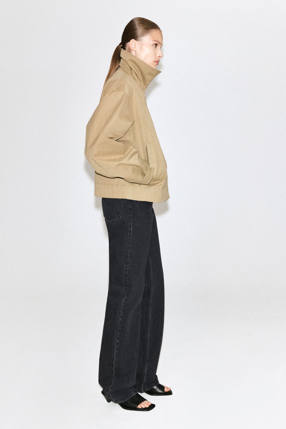 CHAQUETA TRENCH CORTA REDONDEADA - BEIGE