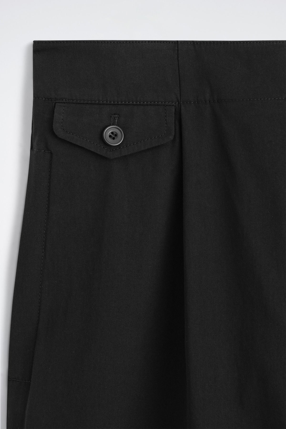 PANTALONES DE CORTE RELAJADO Y PIERNA ANCHA CON BOLSILLOS - NEGRO | DescriptiveDetail