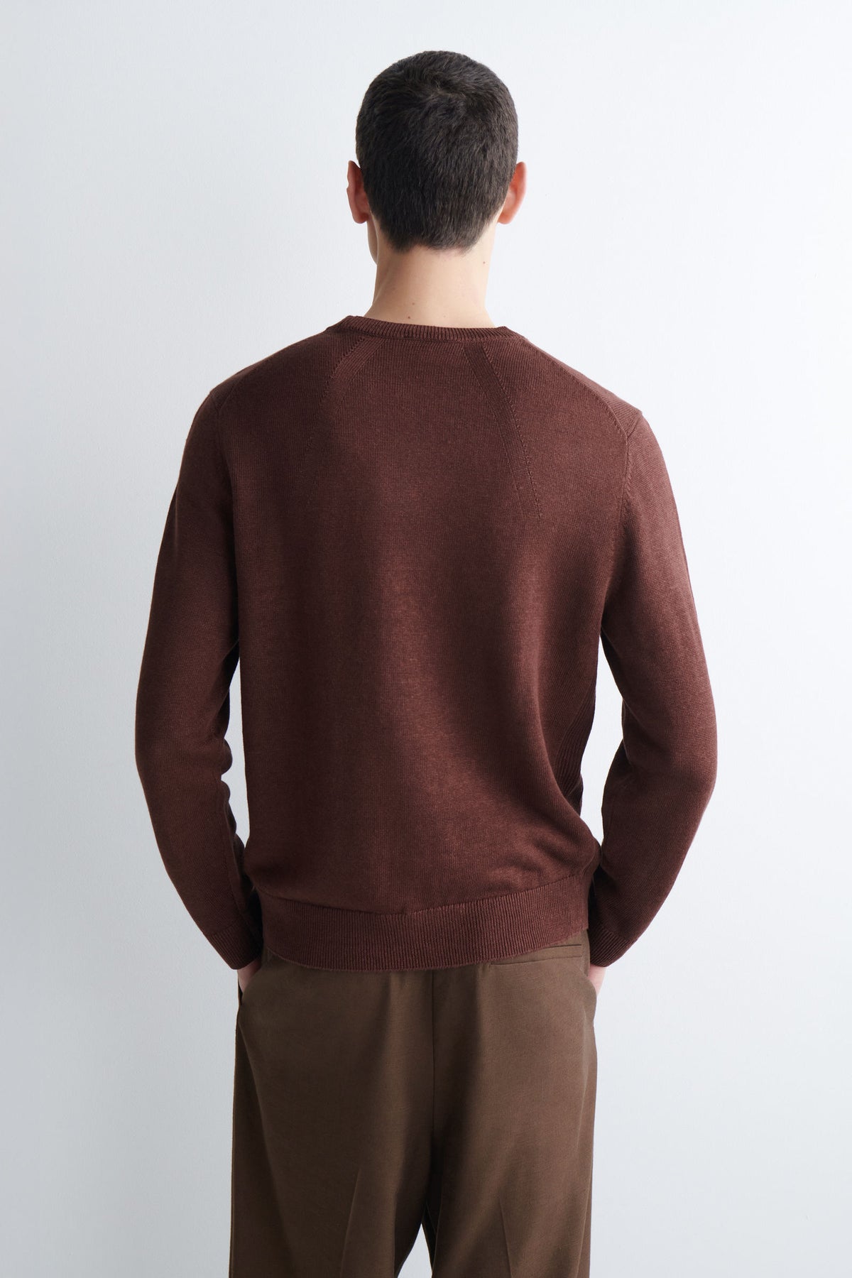 SUÉTER DE LINO TEJIDO CON CUELLO REDONDO - MARRÓN - StillMedia/Lookbook