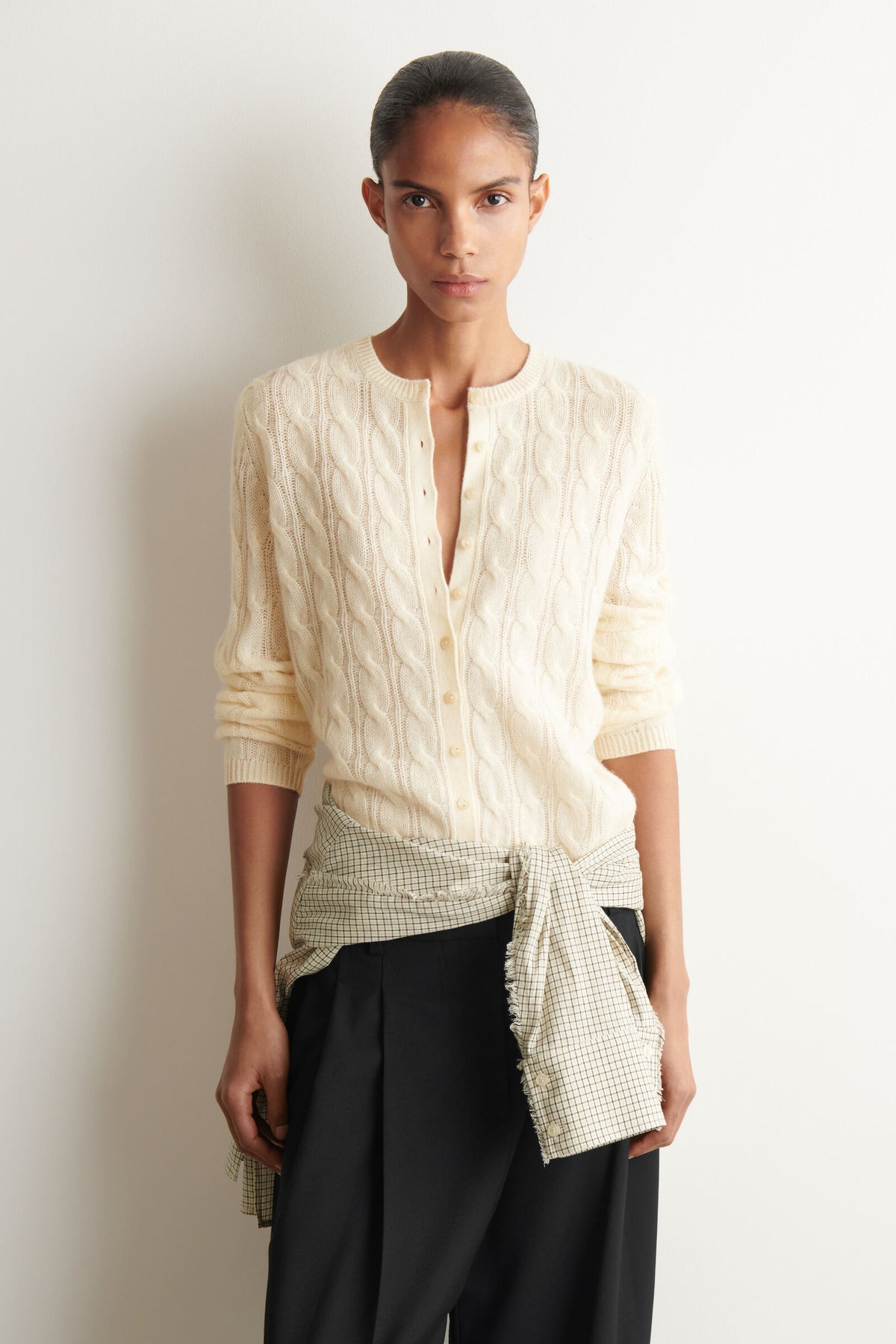 CÁRDIGAN DE CASHMERE DE PUNTO TRENZADO - MARFIL
