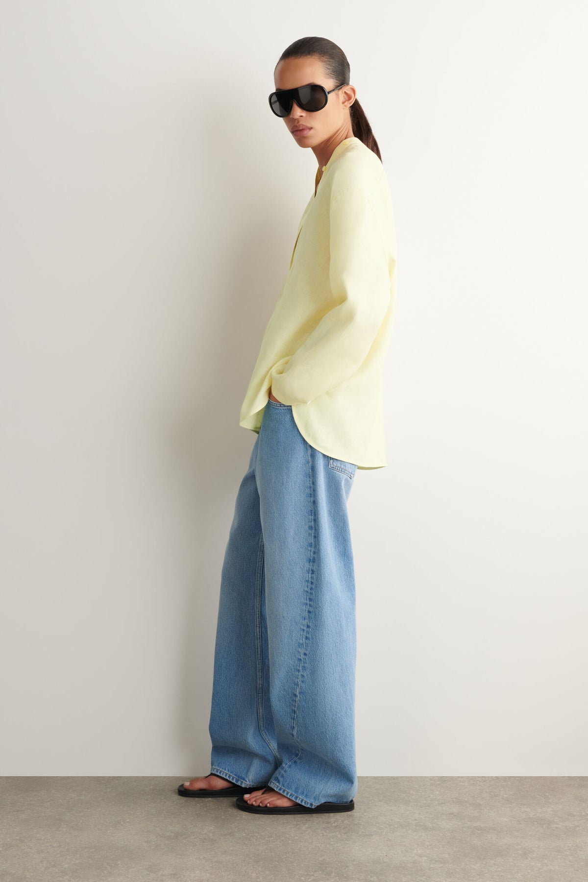 CAMISA DE LINO CON DETALLE DE BOTÓN - AMARILLO