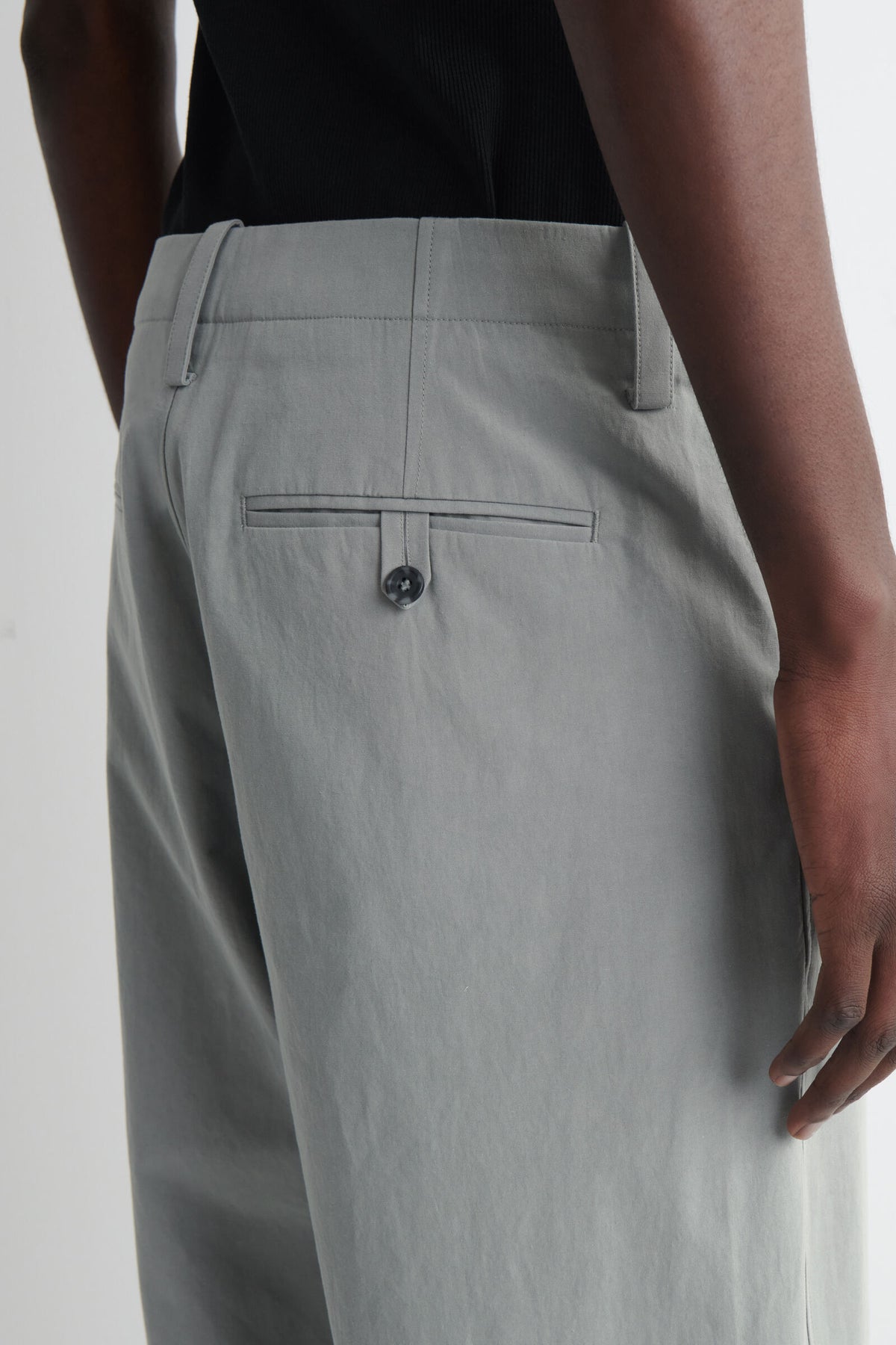 PANTALONES RELAXED-FIT DE PIERNA RECTA CON DOBLADILLO - GRIS