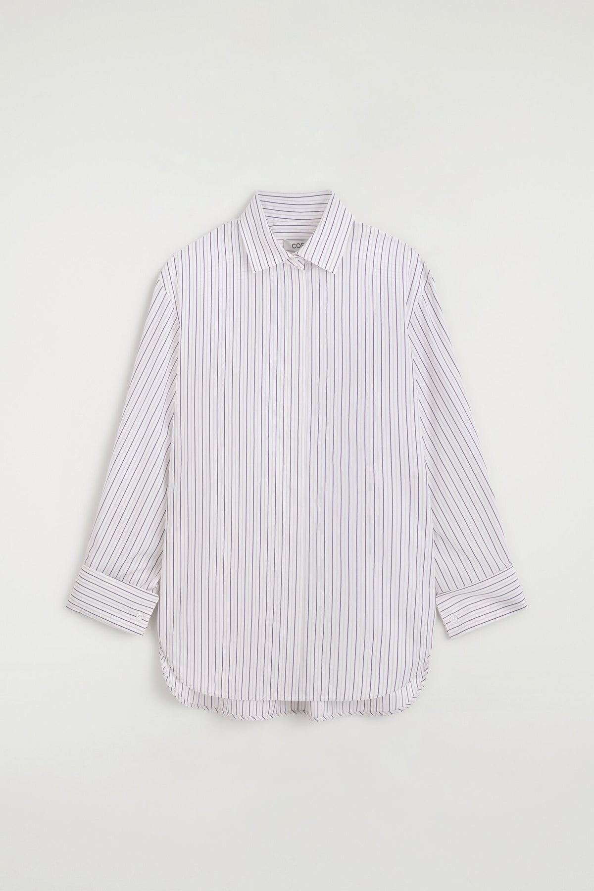 CAMISA DE MEZCLA DE ALGODÓN A RAYAS CON CUELLO RECORTADO - BLANCO / MORADO / BEIGE | DescriptiveStillLife