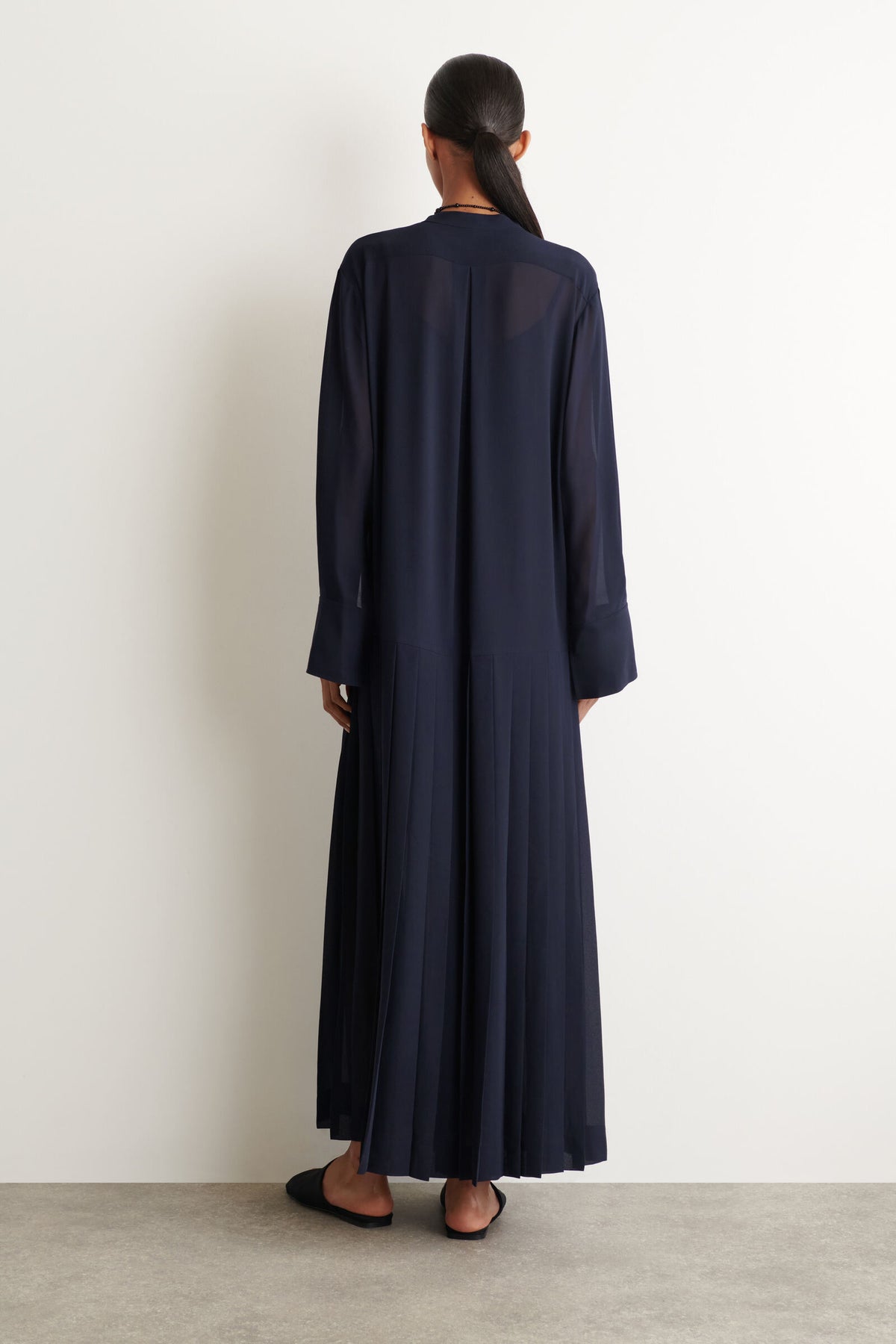 VESTIDO CAMISERO MIDI CON MOÑO Y PLISADO - AZUL MARINO