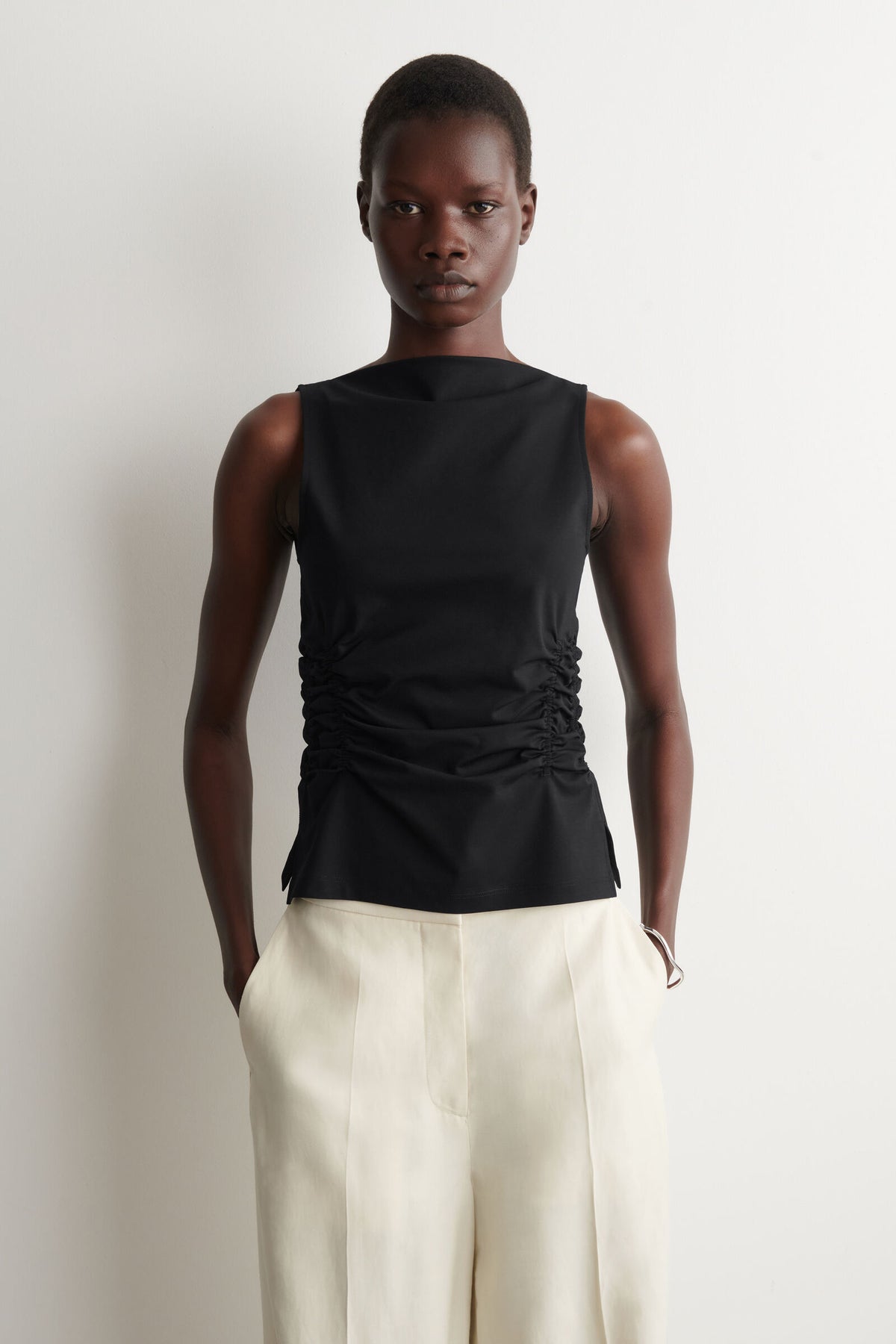 TOP DE ALGODÓN CON FRUNCIDO EN LA CINTURA - NEGRO