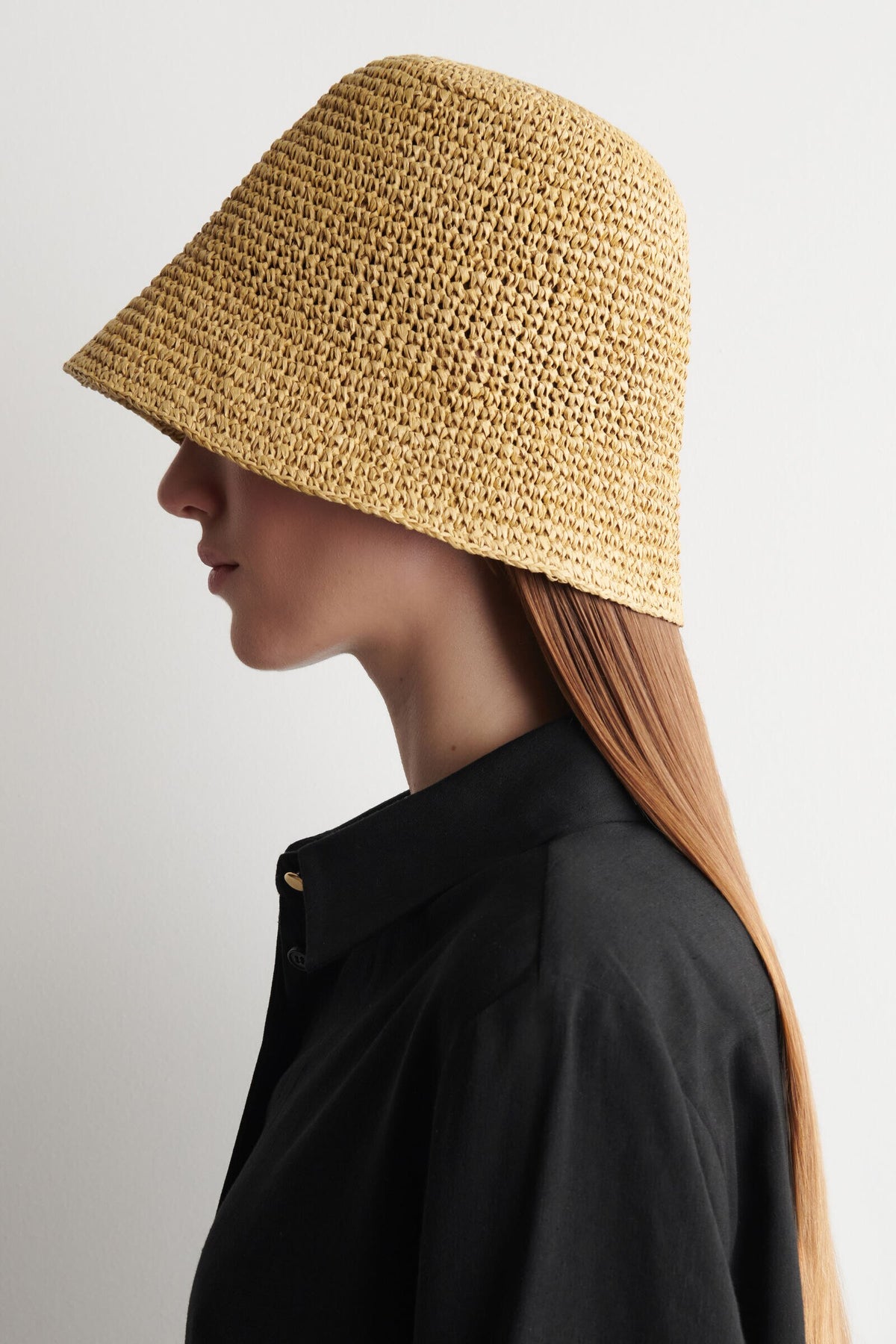 SOMBRERO DE PIEL ESCULTÓRICO - BEIGE - StillMedia/Lookbook