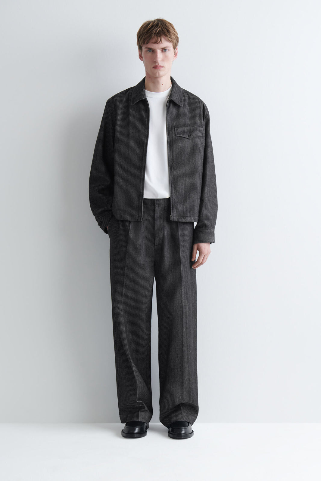 PANTALONES DE MEZCLILLA DE RAYAS, RELAJADOS, DE PIERNA ANCHA - NEGRO / A RAYAS