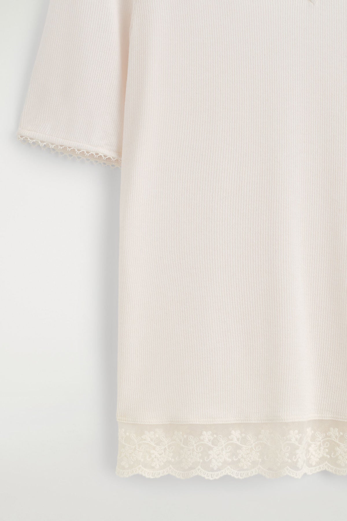 CAMISETA DE CUELLO EN V ACANALADA CON ENCAJE - BLANCO - StillMedia/DescriptiveDetail