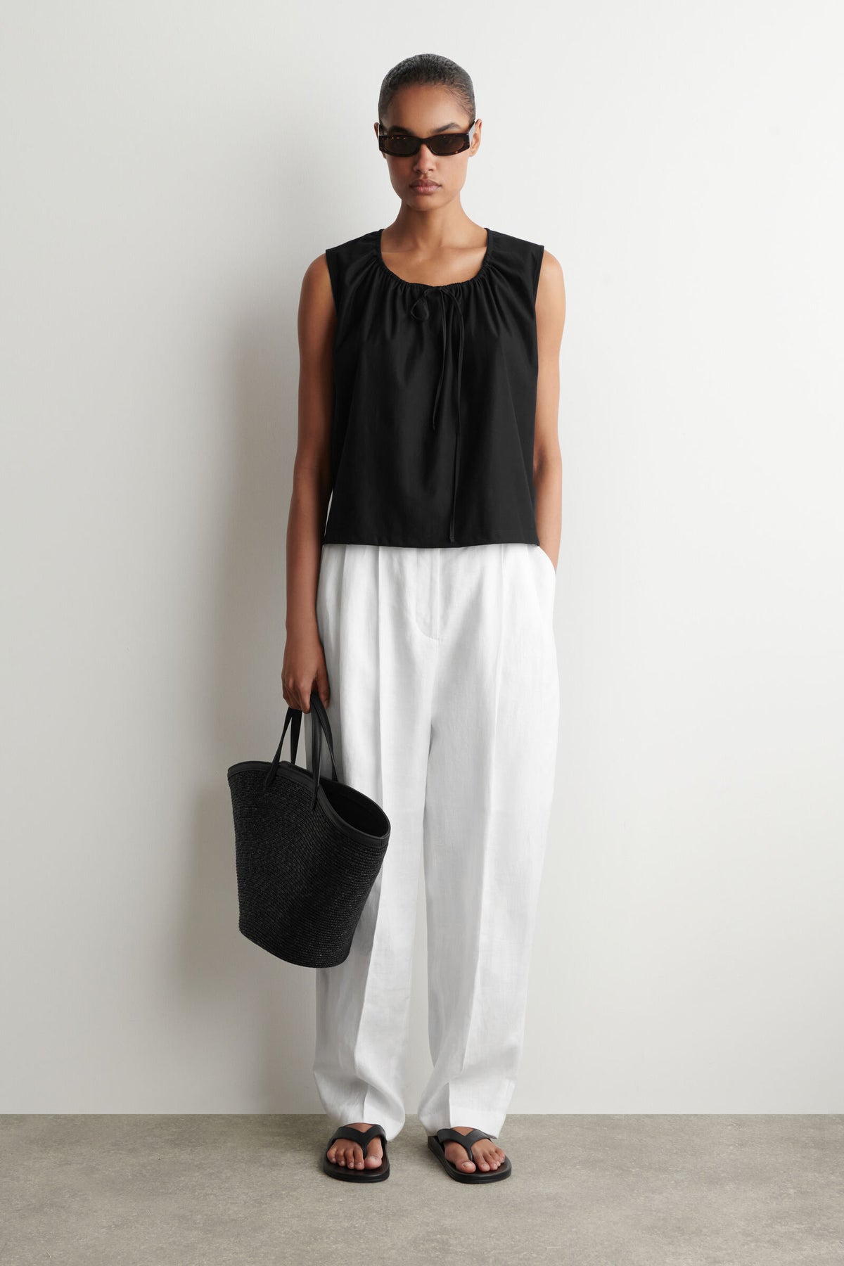 CAMISETA DE JERSEY CON CUELLO FRUNCIDO - NEGRO