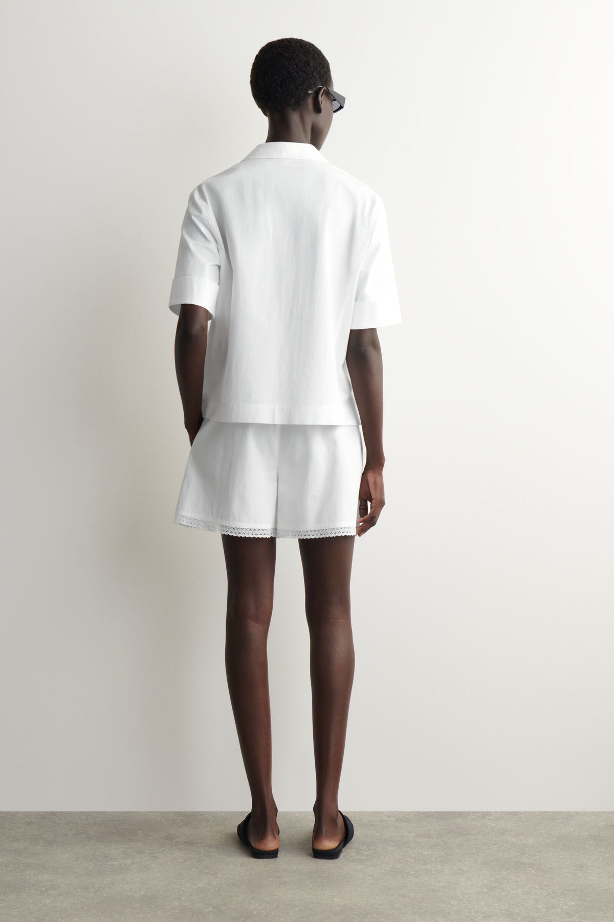 SHORTS ALGODÓN RIBETE DE ENCAJE - BLANCO