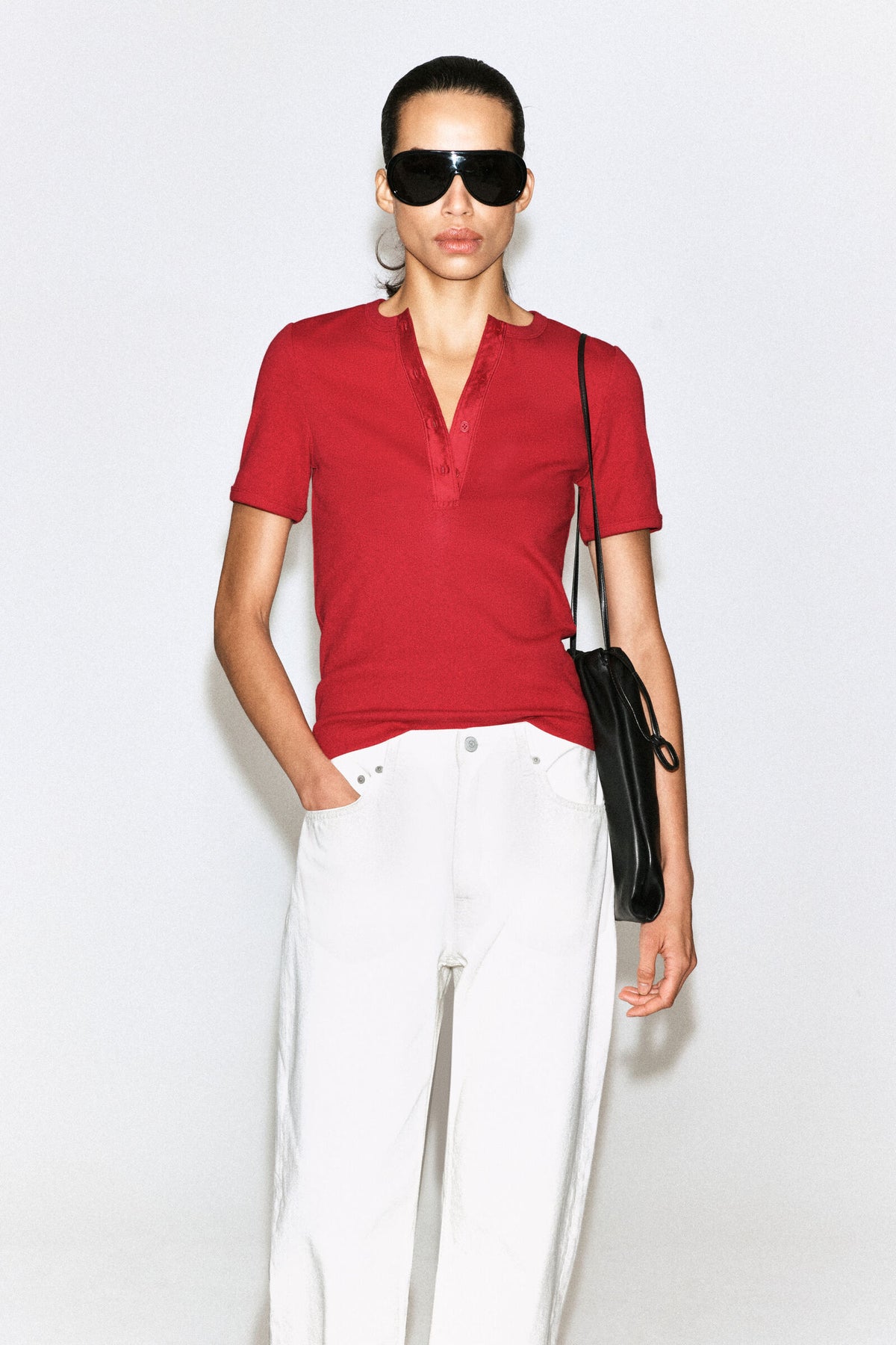 CAMISETA HENLEY ACANALADA - ROJO