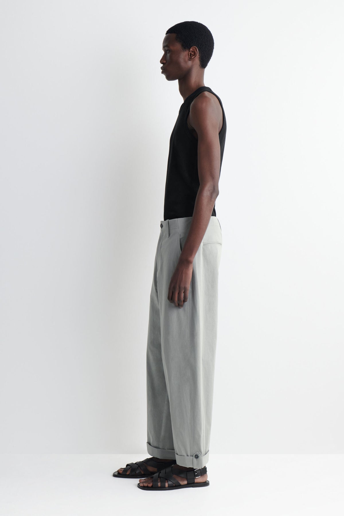 PANTALONES RELAXED-FIT DE PIERNA RECTA CON DOBLADILLO - GRIS