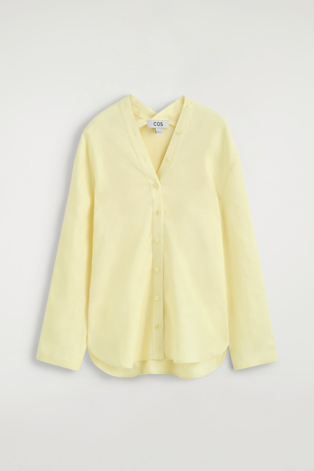 CAMISA DE LINO CON DETALLE DE BOTÓN - AMARILLO | DescriptiveStillLife