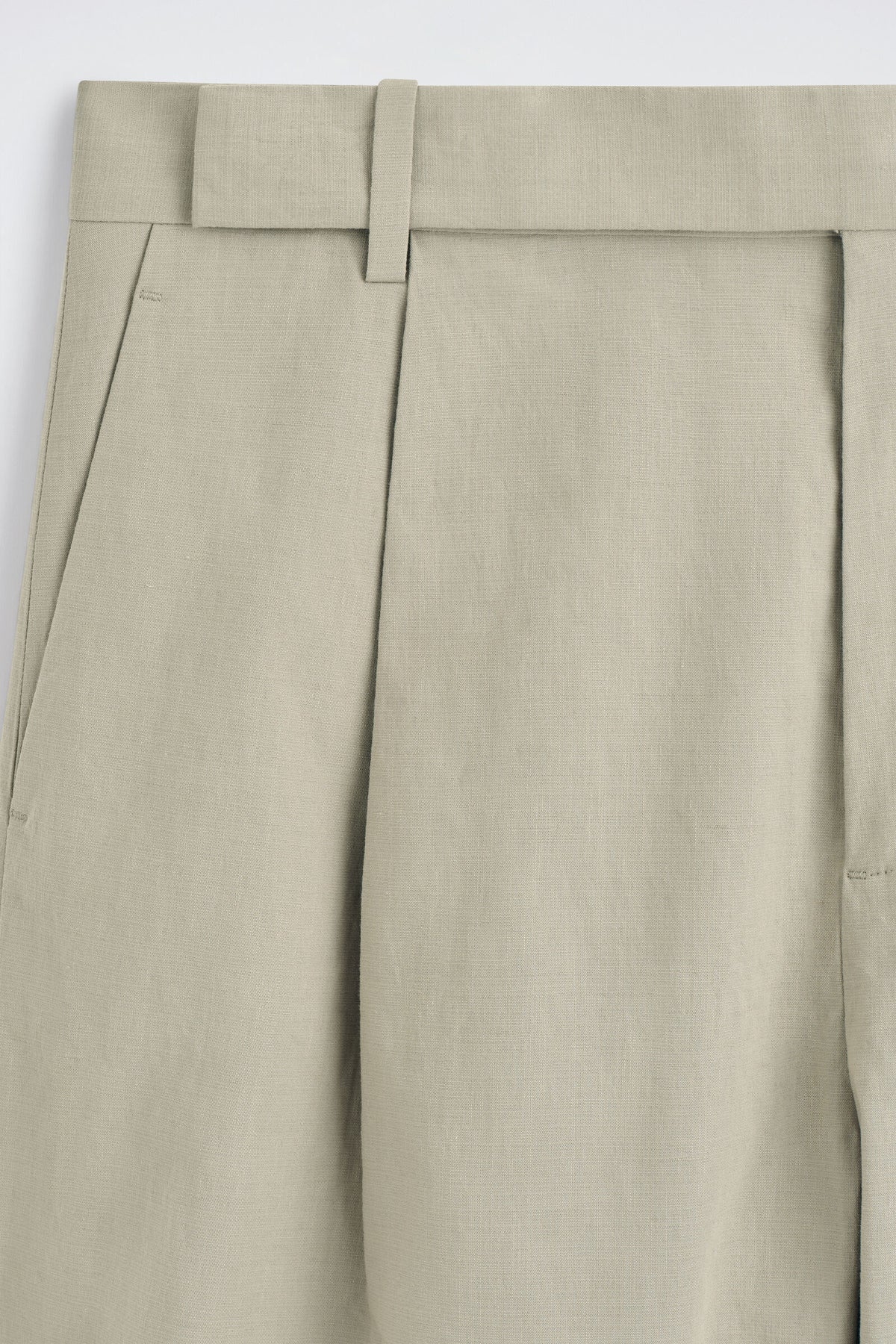 PANTALONES DE ALGODÓN Y LINO DE CORTE RELAJADO Y PIERNA BARREL - KAKI | DescriptiveDetail