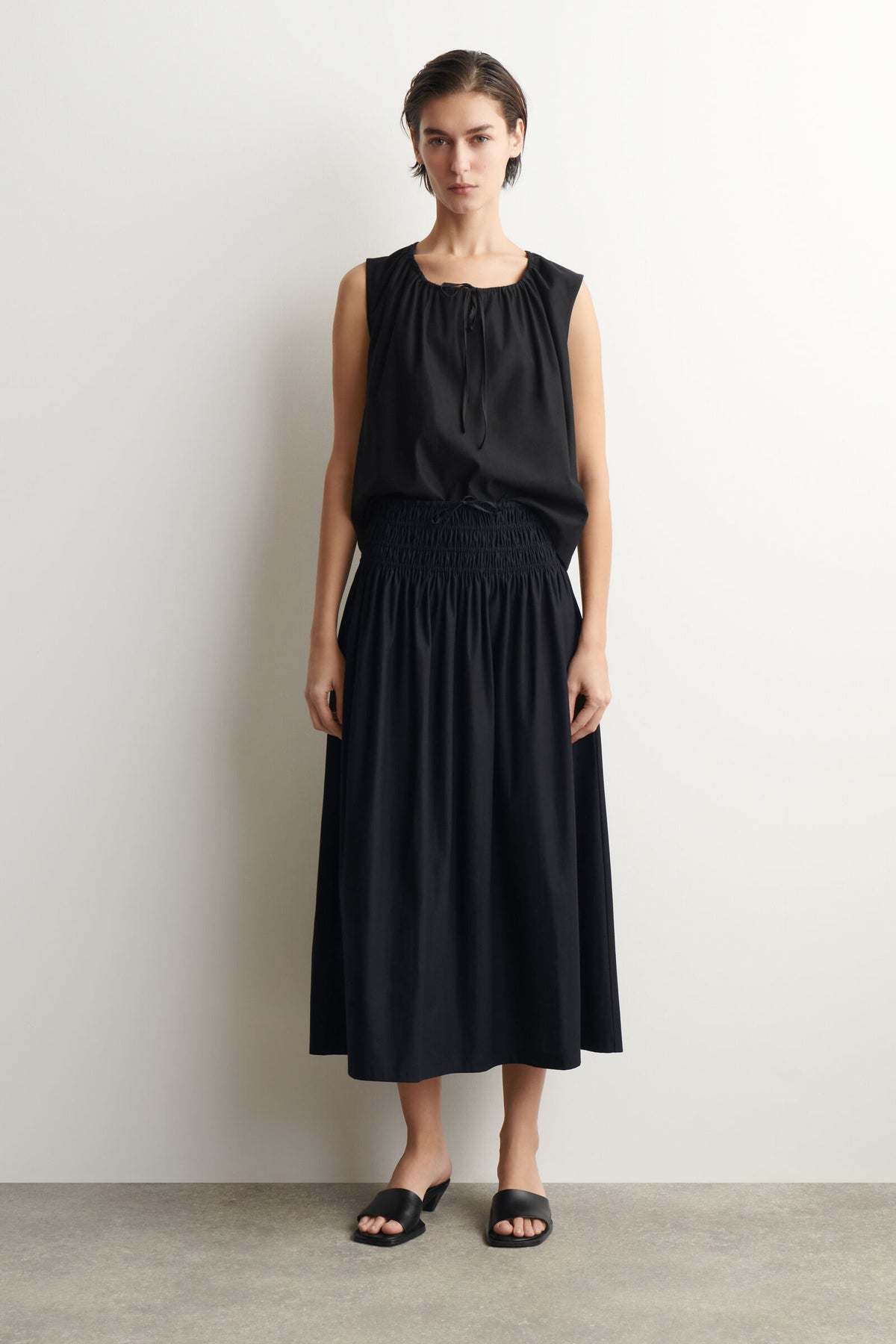 FALDA MIDI CON CINTURA FRUNCIDA - NEGRO