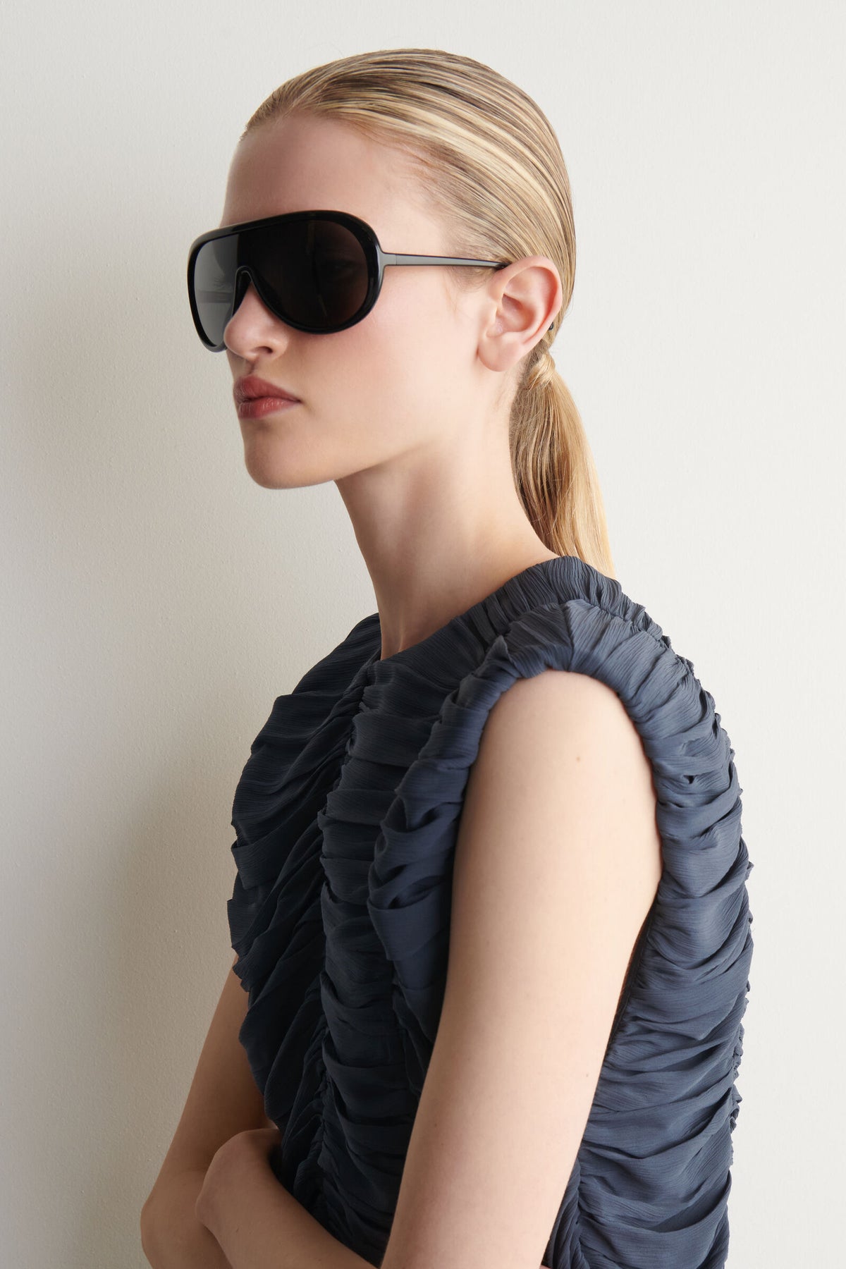 VESTIDO CON PANELES FRUNCIDOS - AZUL ACERO