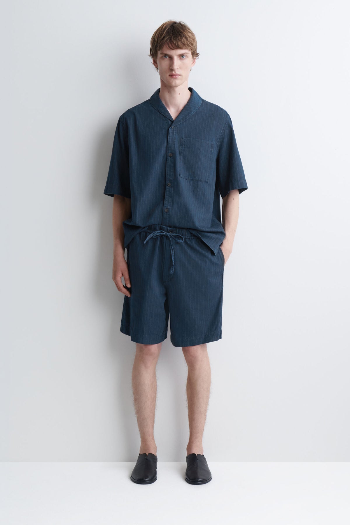 SHORTS DE MEZCLILLA A RAYAS CON CORDÓN - ÍNDIGO / A RAYAS