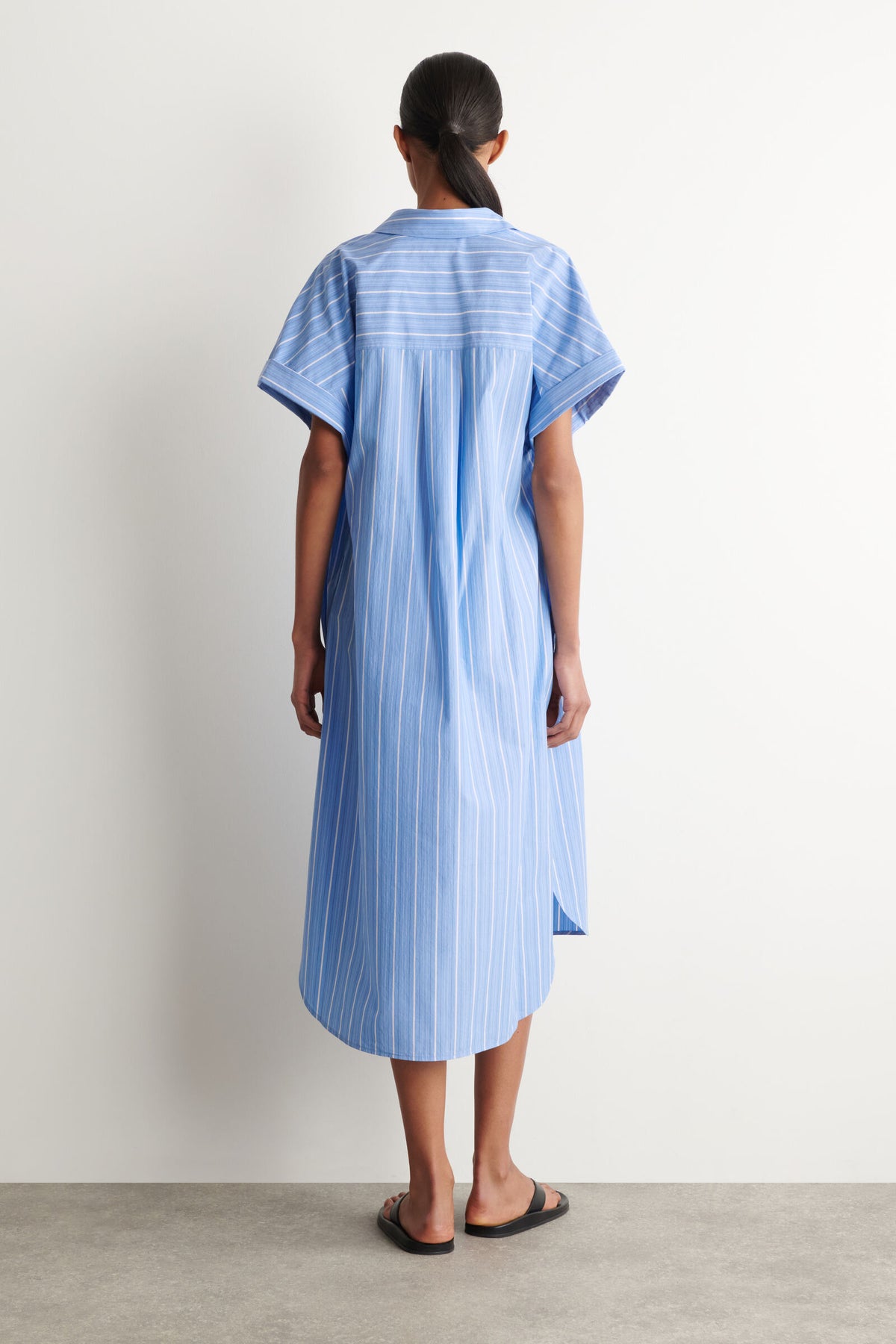 VESTIDO CAMISERO DE ALGODÓN A RAYAS Y MANGA CORTA - AZUL / RAYADO