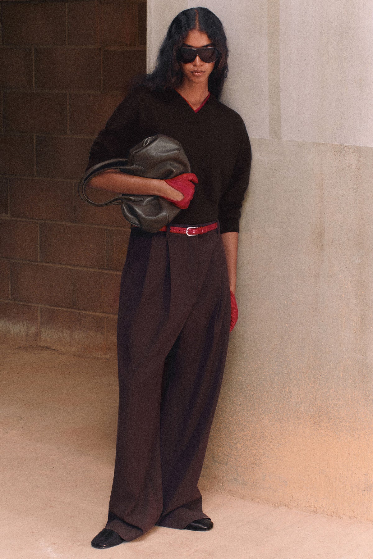 PANTALONES DE TAILLE RELAJADO - MARRÓN OSCURO | Lookbook