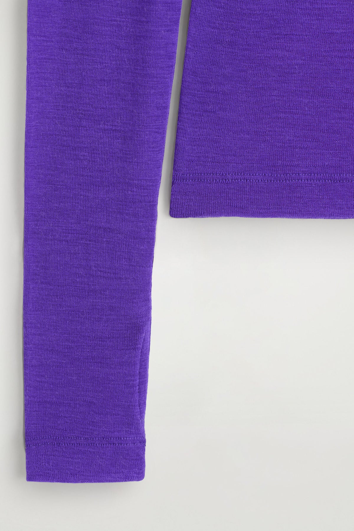 TOP DE CUELLO ALTO DE LANA MERINO - MORADO | DescriptiveDetail