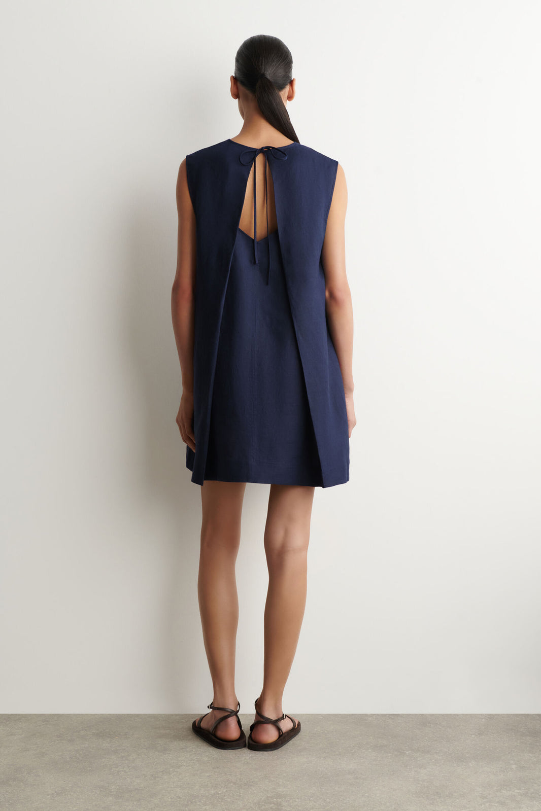 VESTIDO MINI DE LINO CON ESCOTE EN V Y ESPALDA ABIERTA - NAVY