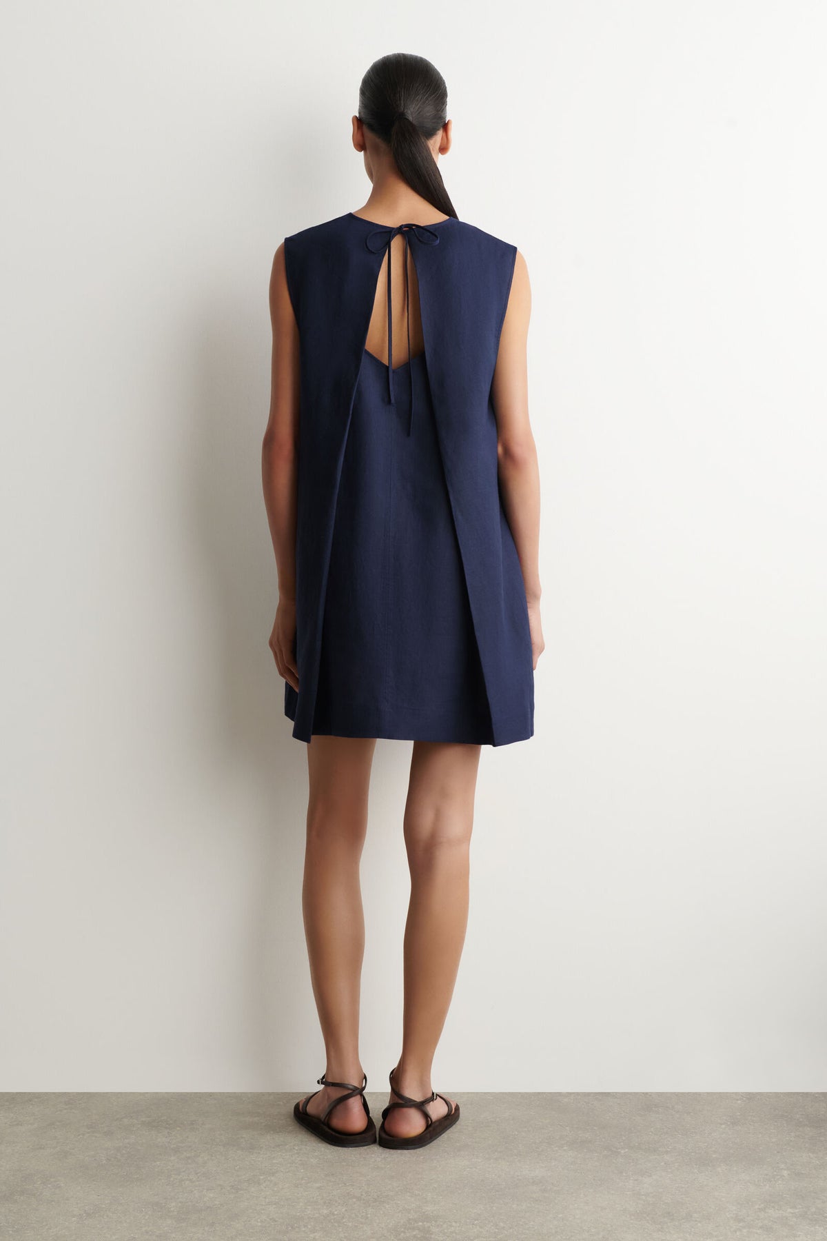 VESTIDO MINI DE LINO CON ESCOTE EN V Y ESPALDA ABIERTA - NAVY