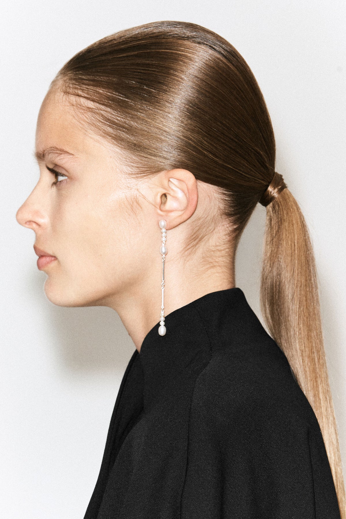 ARETES ASIMÉTRICOS DE PERLA DE AGUA DULCE - PLATA