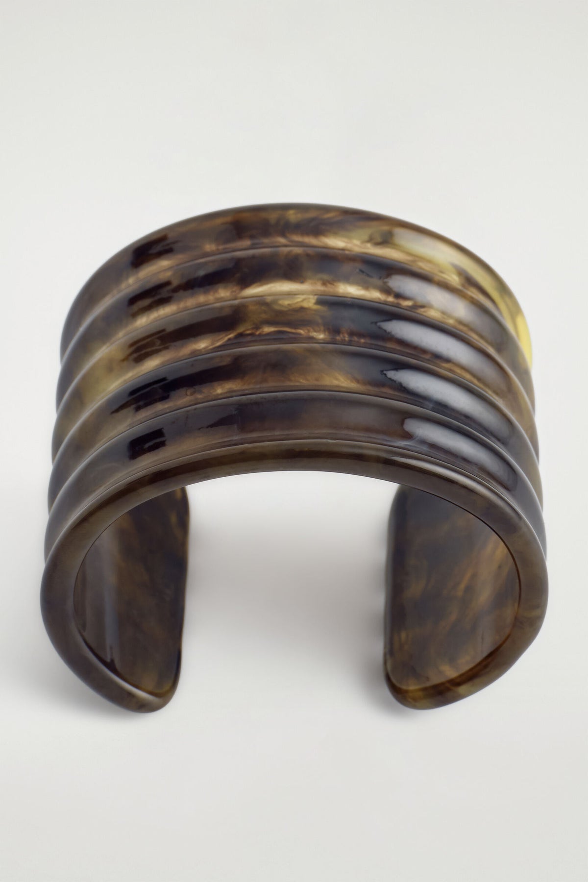 BRAZALETE  ONDULADO - MARRÓN / VETEADO | DescriptiveStillLife