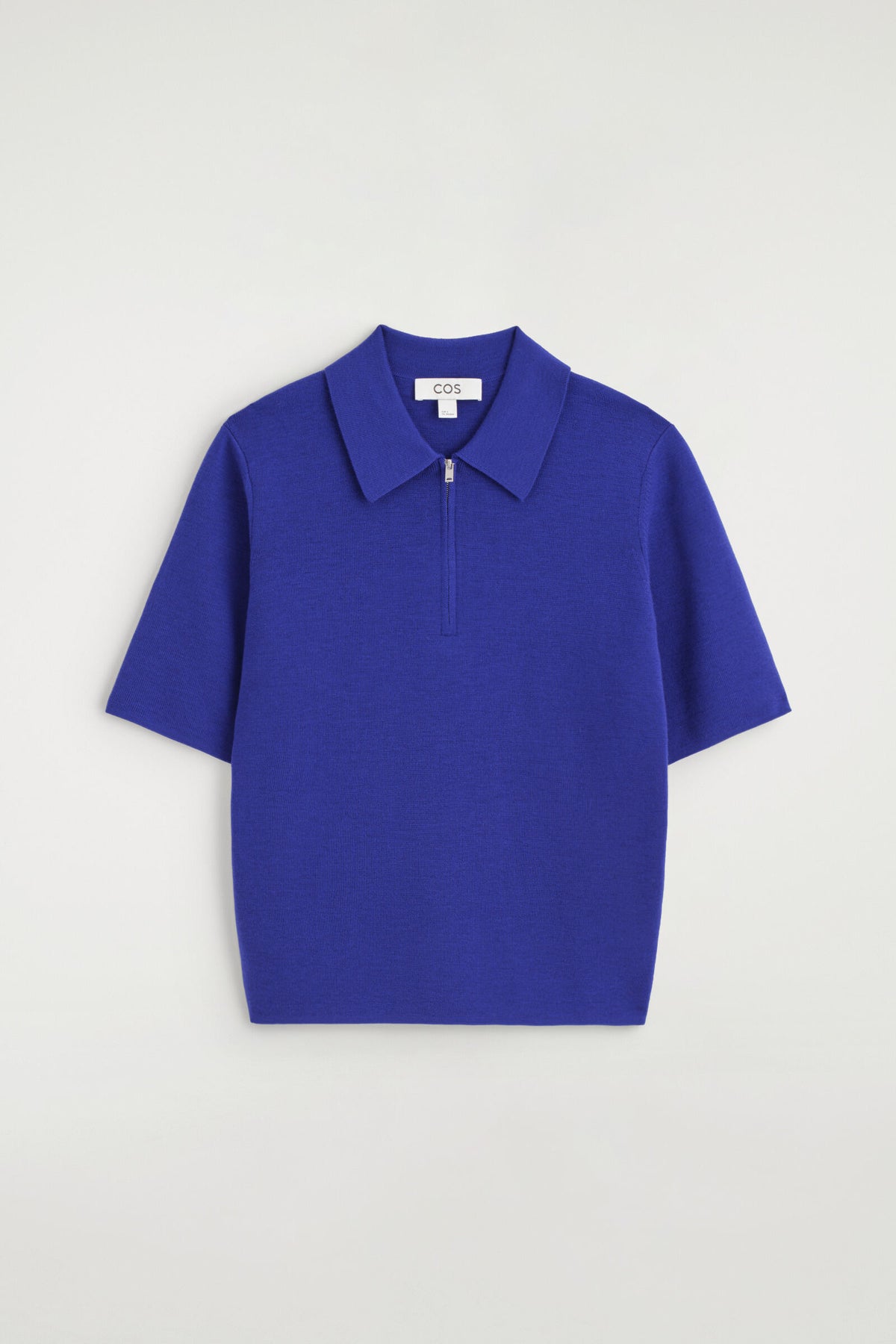 POLO DE LANA MERINO CON CREMALLERA - AZUL COBALTO | DescriptiveStillLife