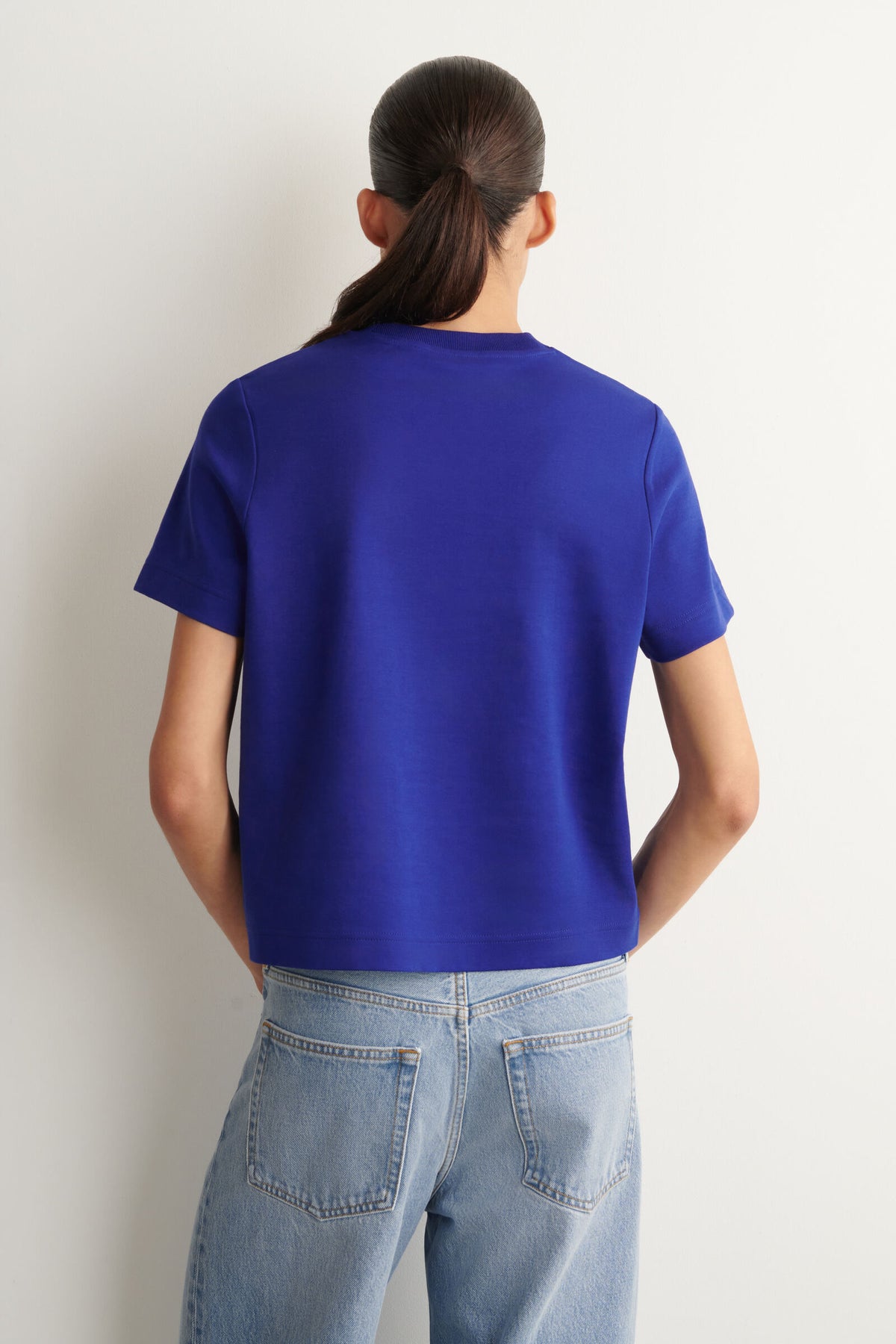 CAMISETA DE CORTE LIMPIO - AZUL COBALTO