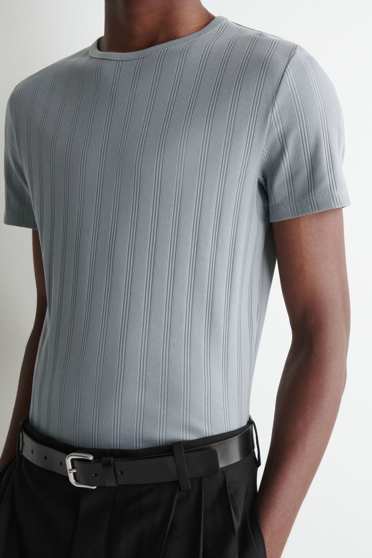 CAMISETA DE ALGODÓN ACANALADA DE AJUSTE SLIM - GRIS